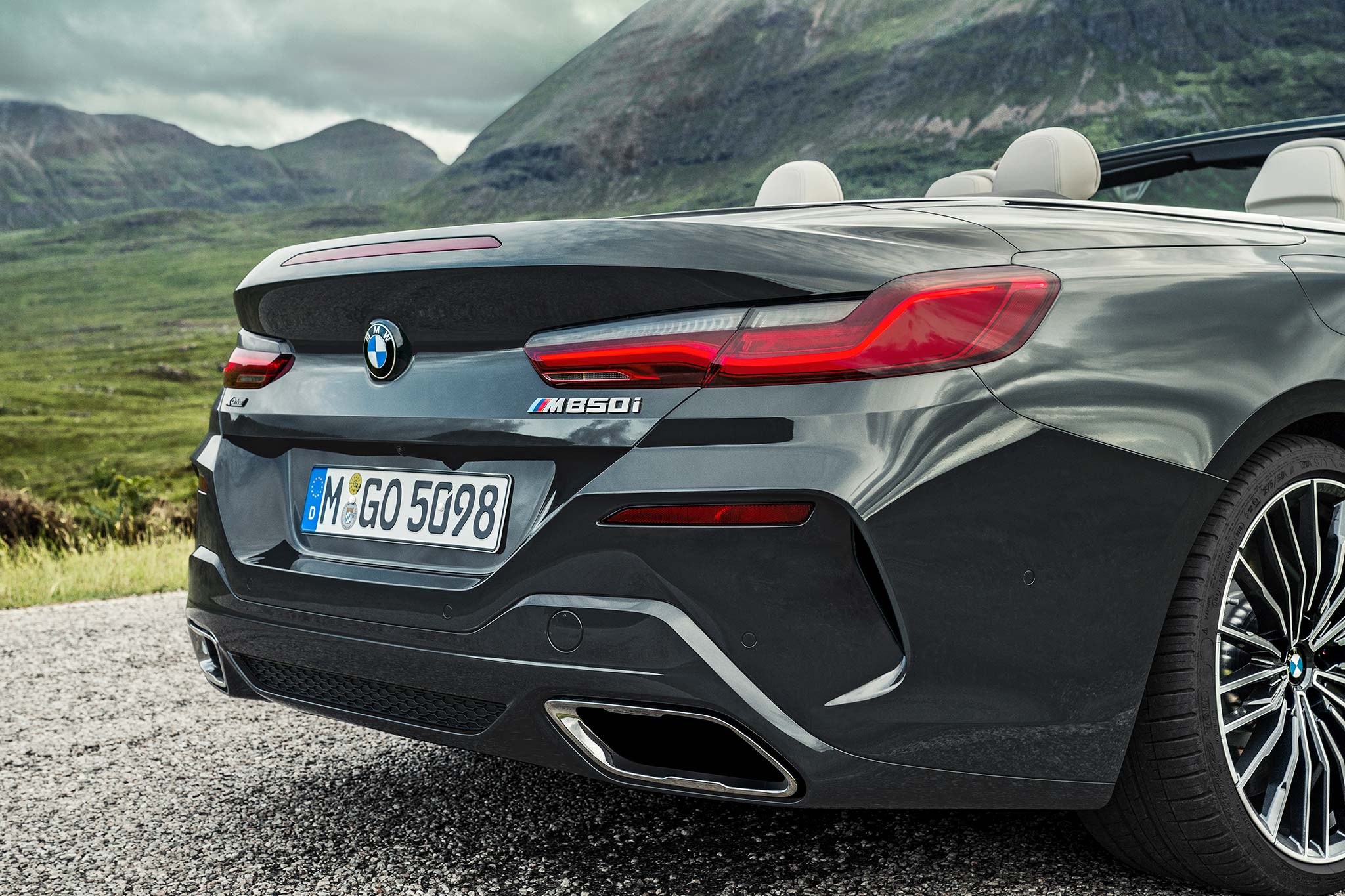 BMW_8-series_convertible_2019_tinhte_14.jpg