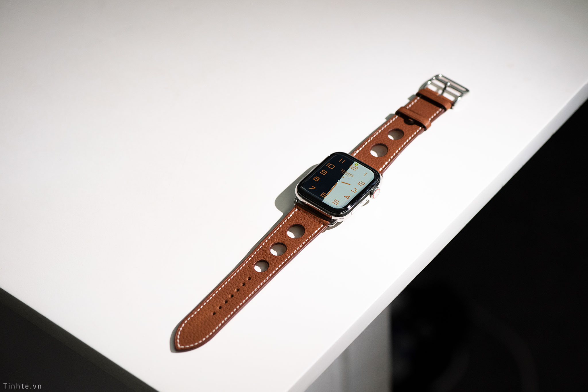 tinhte_tren_tay_apple_watch_series_4_hermes_4.jpg