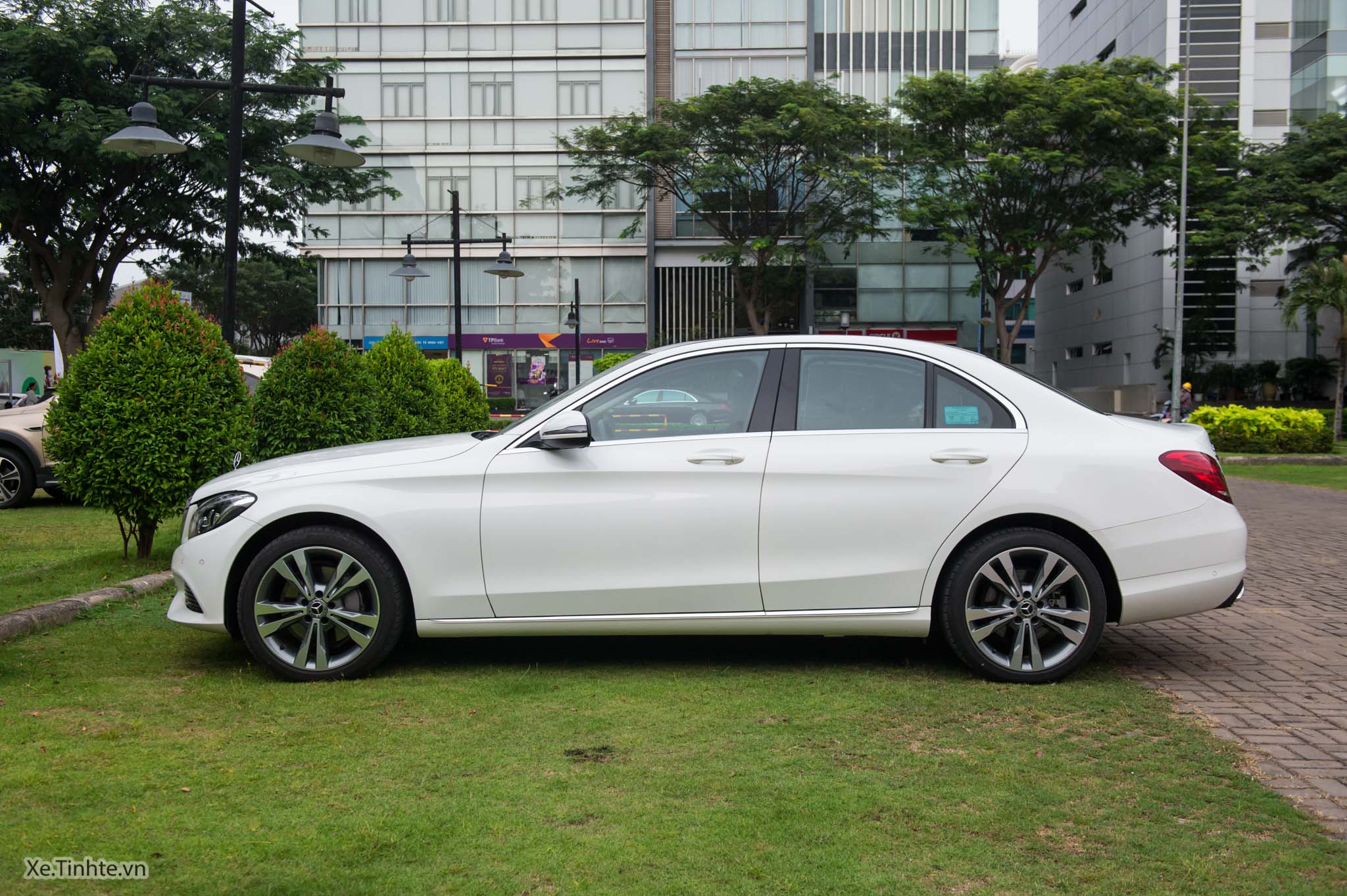 Mercedes_C250 Exclusive_Xe.tinhte.vn-7277.jpg