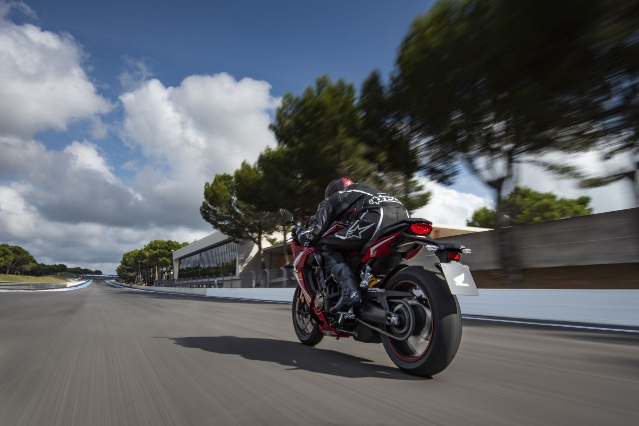 2019-honda-cbr650r-press-images-action-shots-14-ab7f.jpg