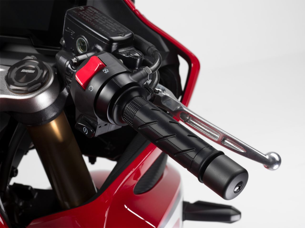 2019-honda-cbr650r-press-images-detail-shots-red-h-210e.jpg