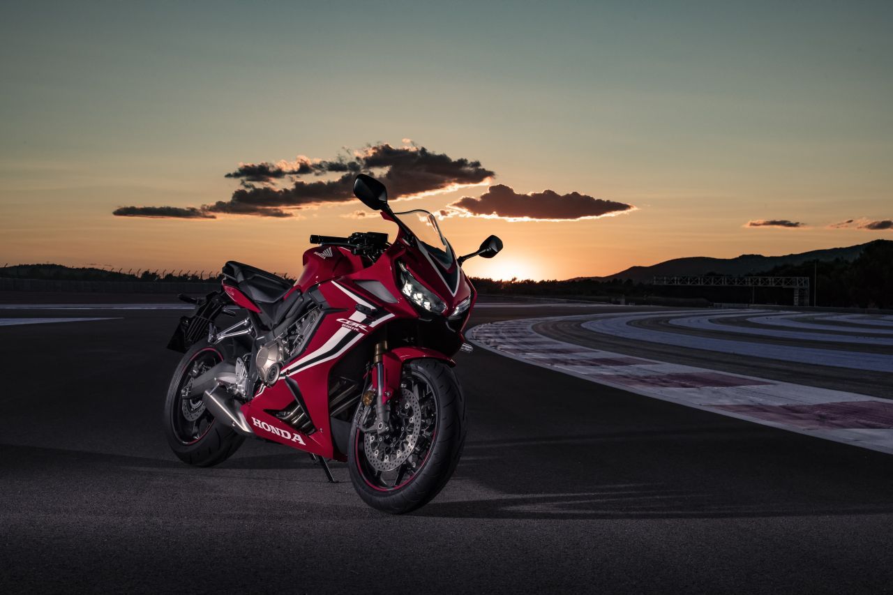 2019-honda-cbr650r-press-images-outdoor-shots-righ-bb36.jpg