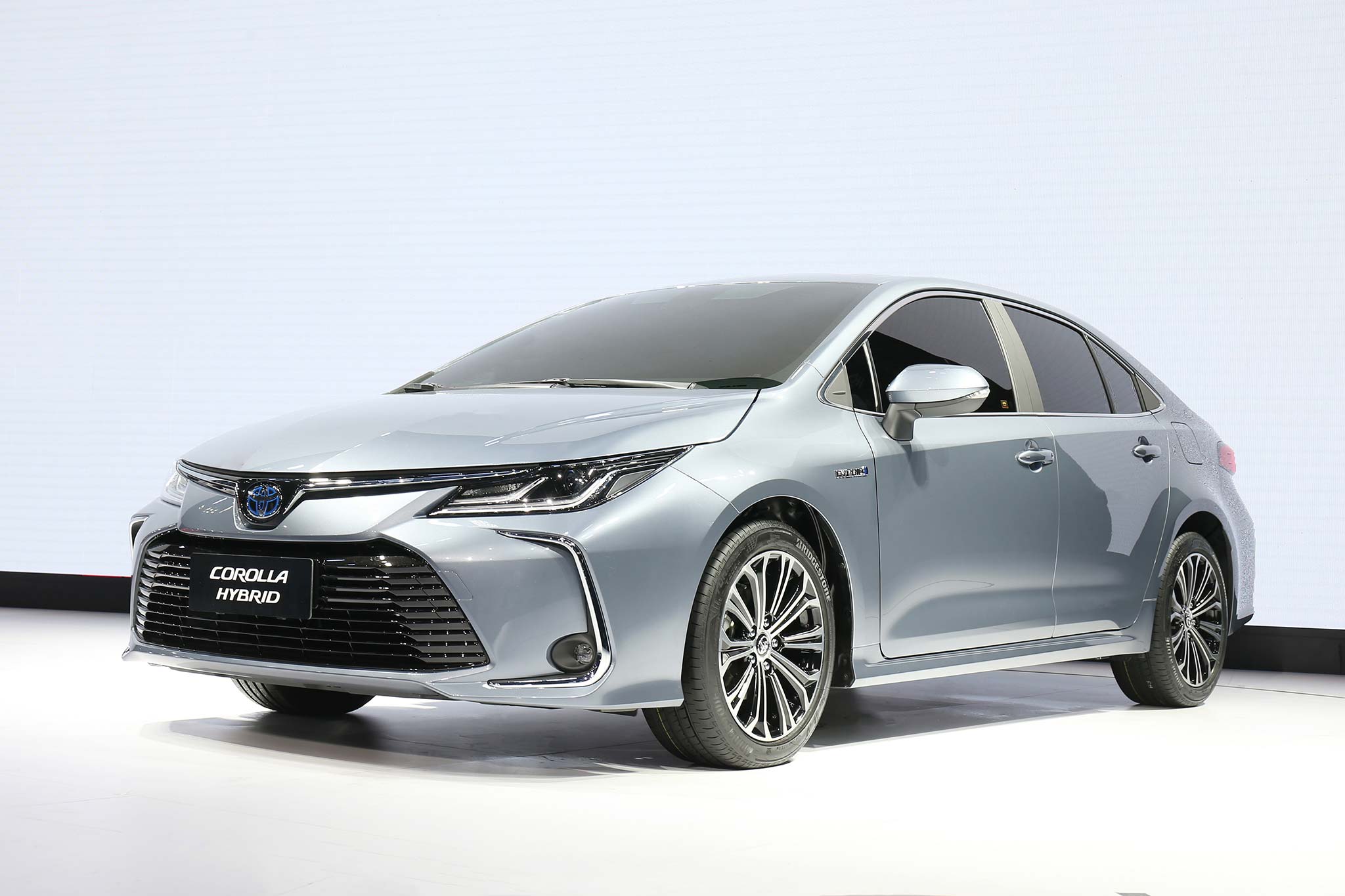 Toyota_Corolla_2019_sedan_tinhte_5.jpg