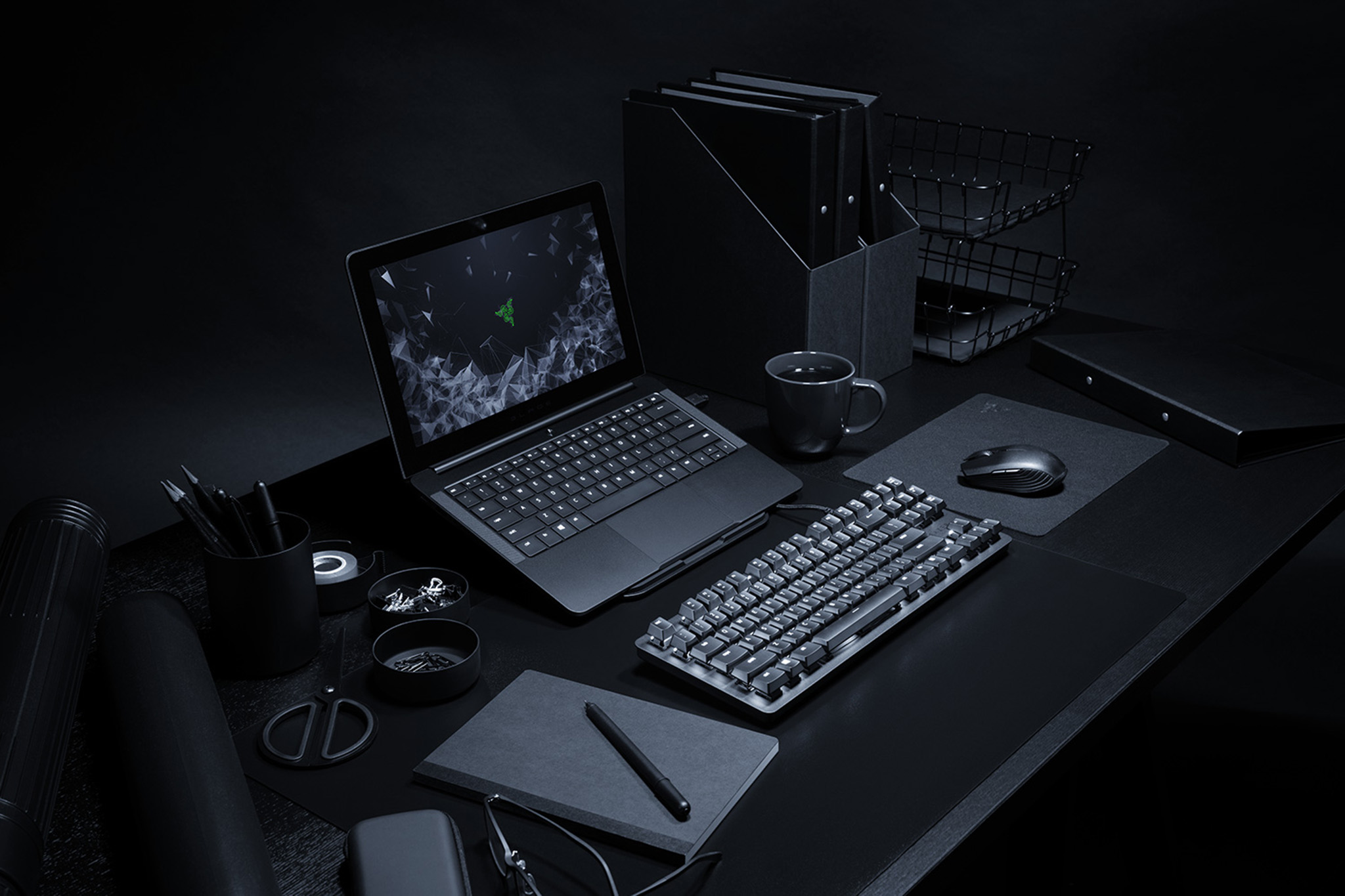 Db desktop. Razer BLACKWIDOW Lite. Аксессуары для геймеров ПК. Гаджеты для ноутбука. Гаджеты на столе.