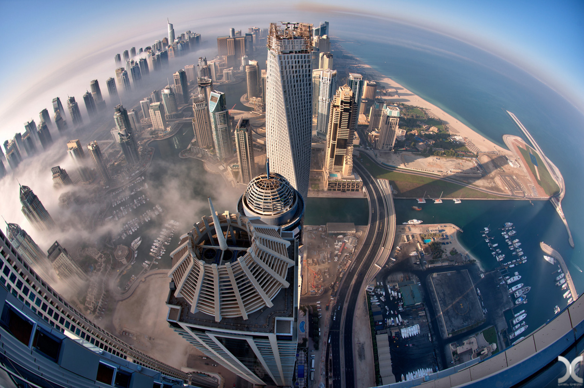 Бурдж халифа человек. Небоскрёб Бурдж-Халифа в Дубае. Бурдж-Халифа Дубай 2022. Небоскрёб в Дубае Бурдж. Дубай здание Бурдж Халифа.