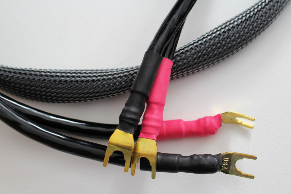 tinhte_spade_speakers_cable_connector_2.jpg