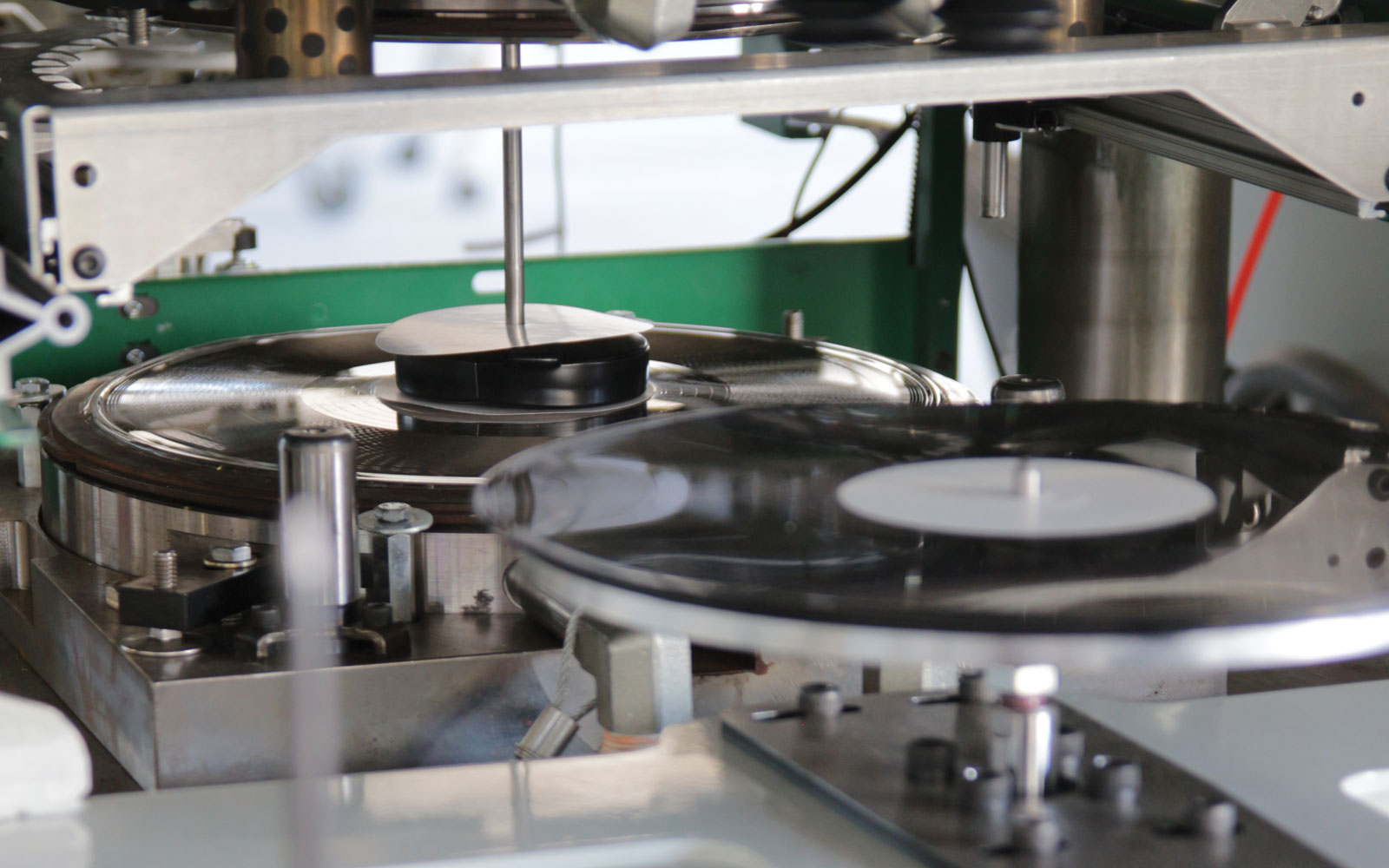 tinhte_viryl_vinyl_production.jpg