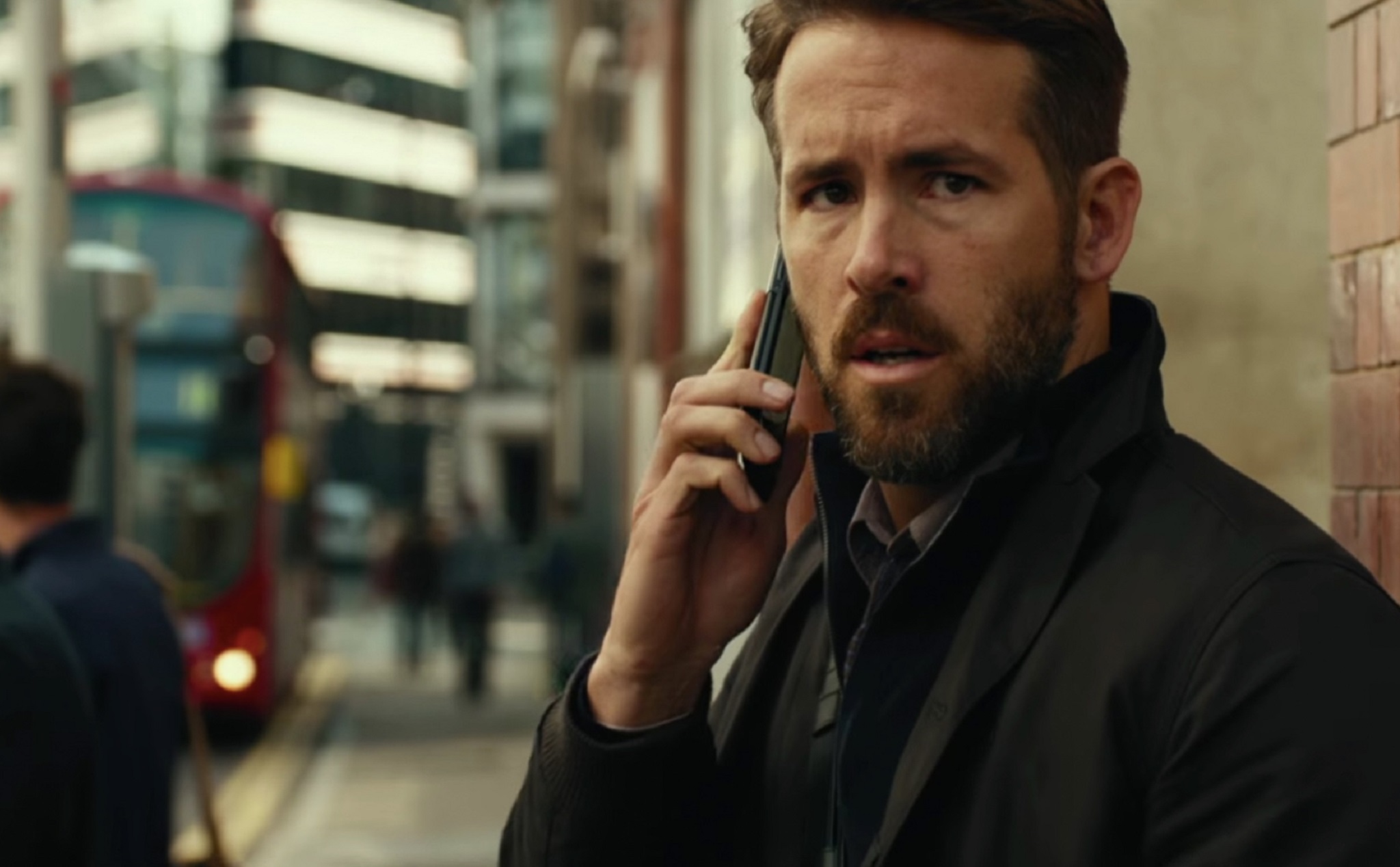 преступник 2016 райан рейнольдс. преступник фильм 2016. кевин костнер 2016. райан рейнольдс кевин костнер. преступник 2016 обои кевин костнер.