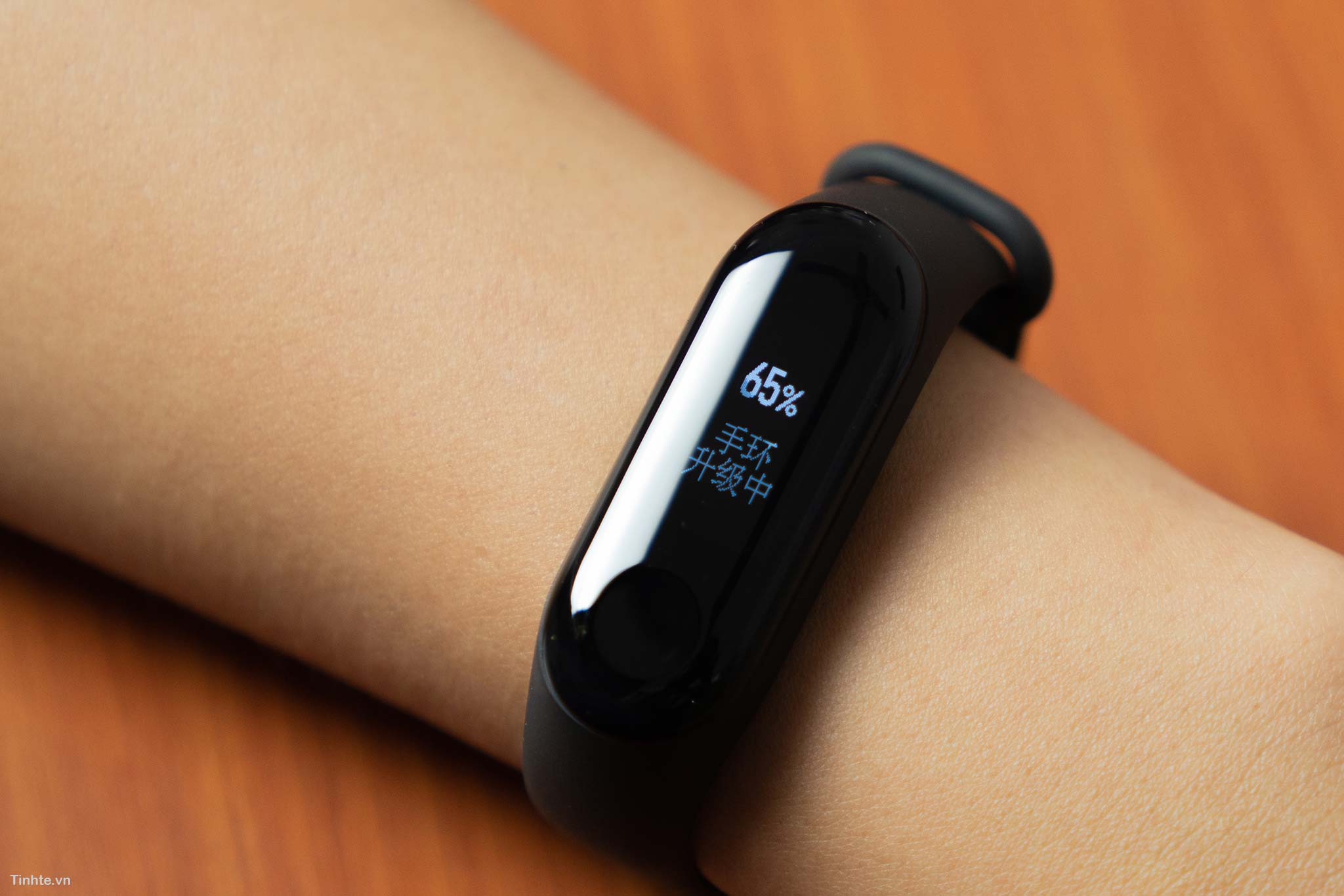 4334358_tinhte_tren_tay_xiaomi_miband_3_6.jpg