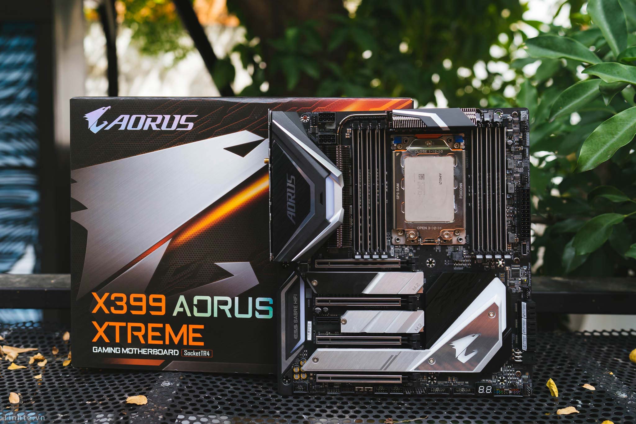 Aorus_X399-12.jpg