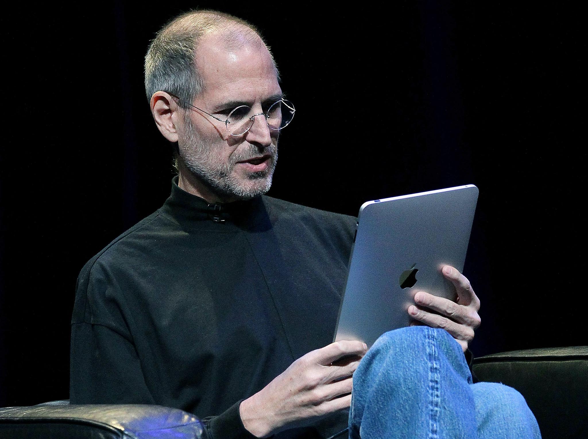 Steve Jobs iPad.jpg