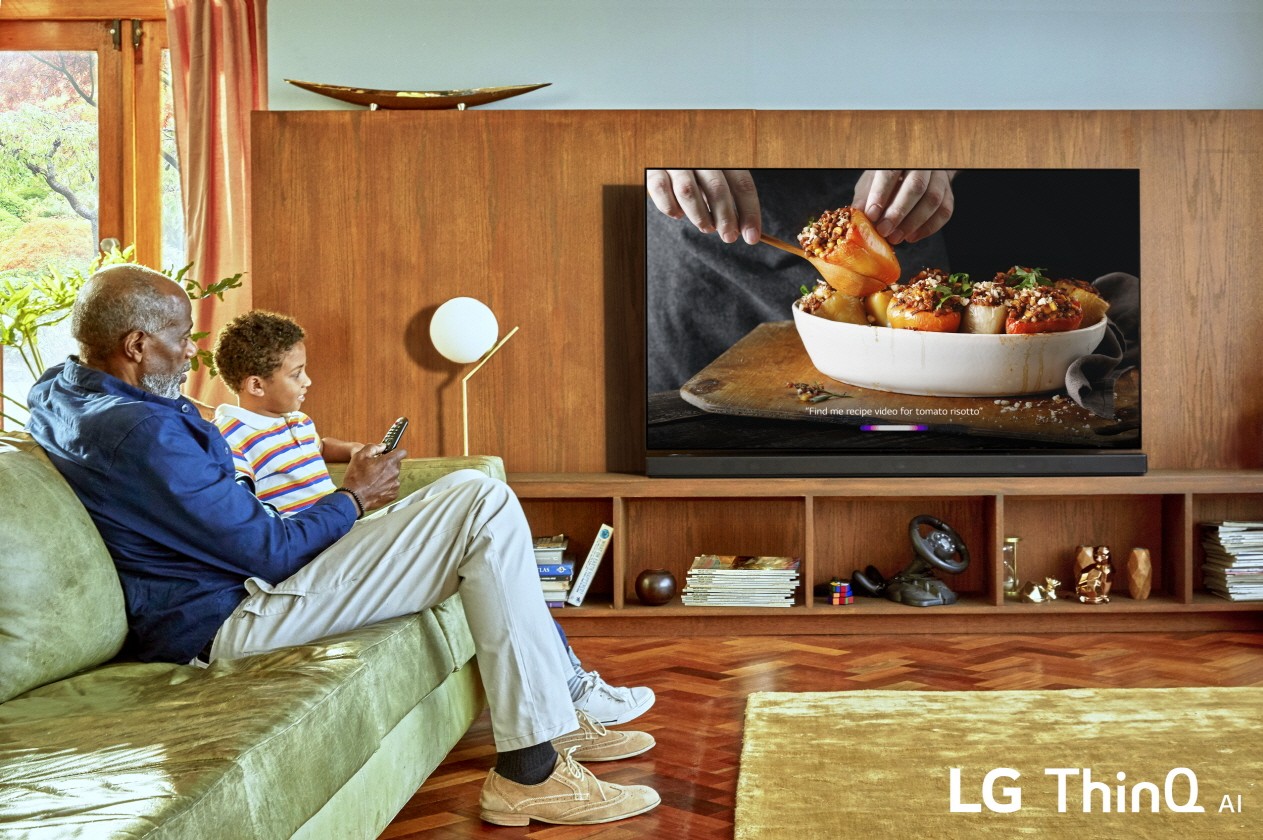 LG-ThinQ-AI-TV-Lifestyle-02.jpg