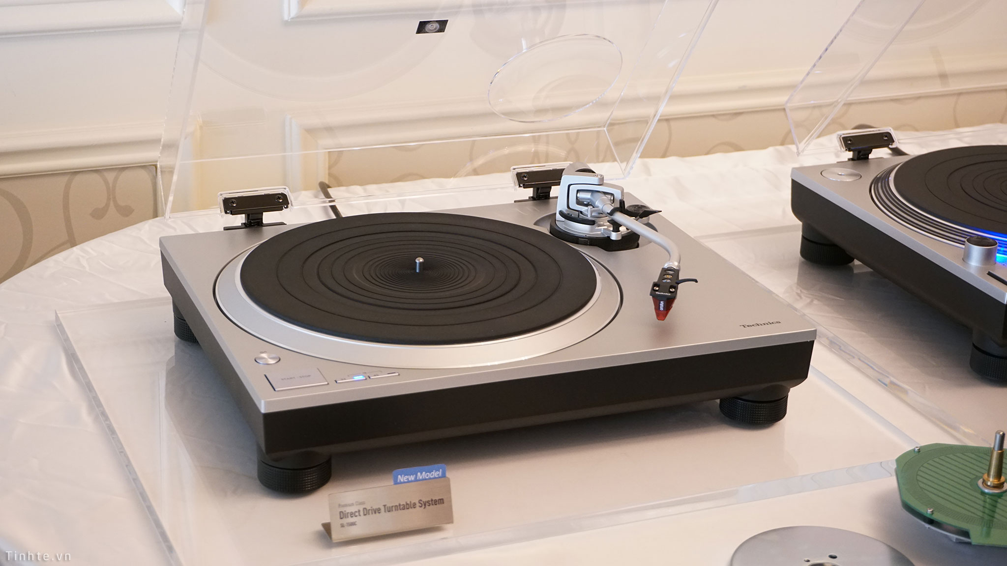 tinhte_technics_sl_1500C_turntables (1).jpg