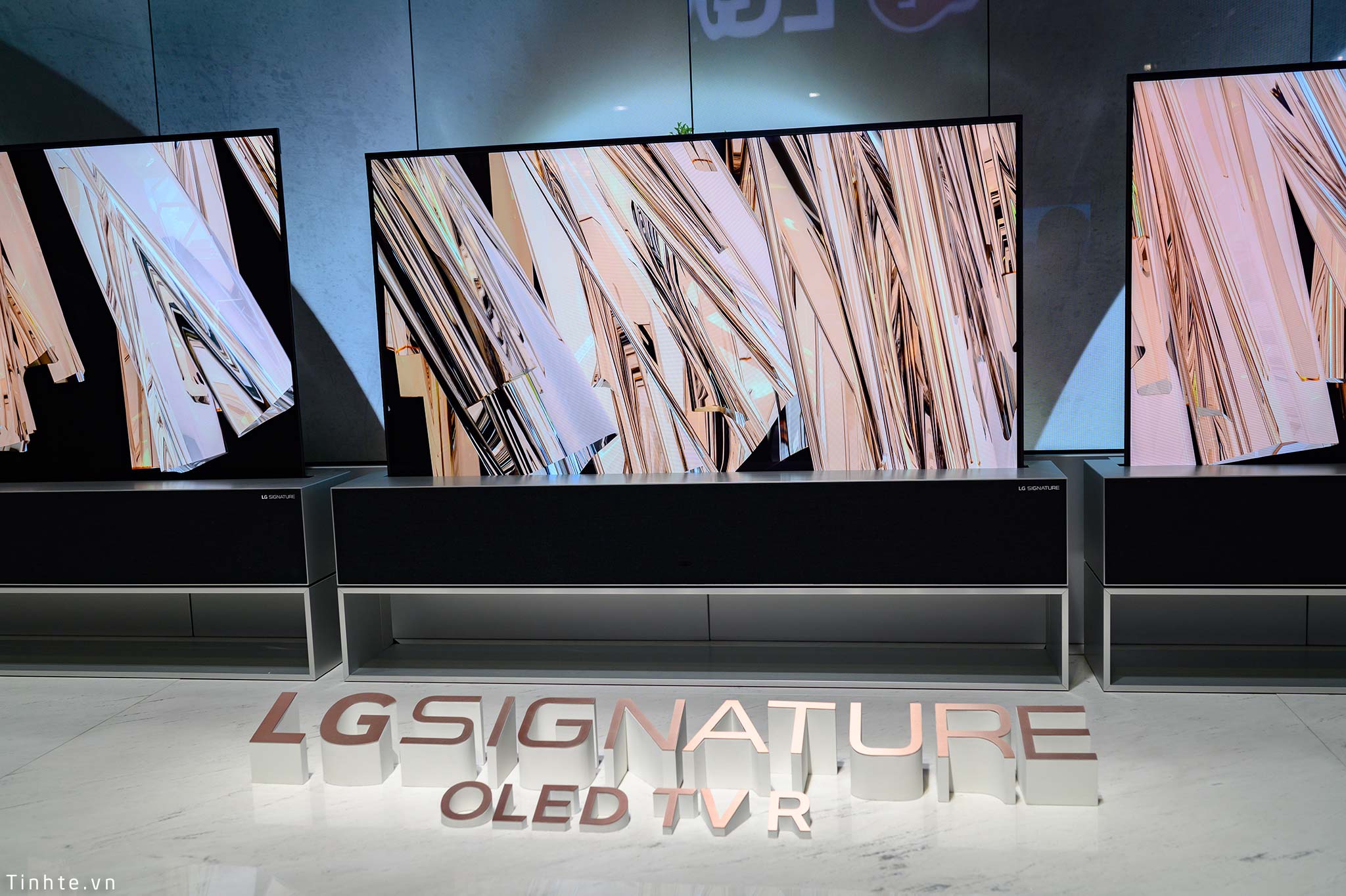 LG_OLED_TV_R.jpg