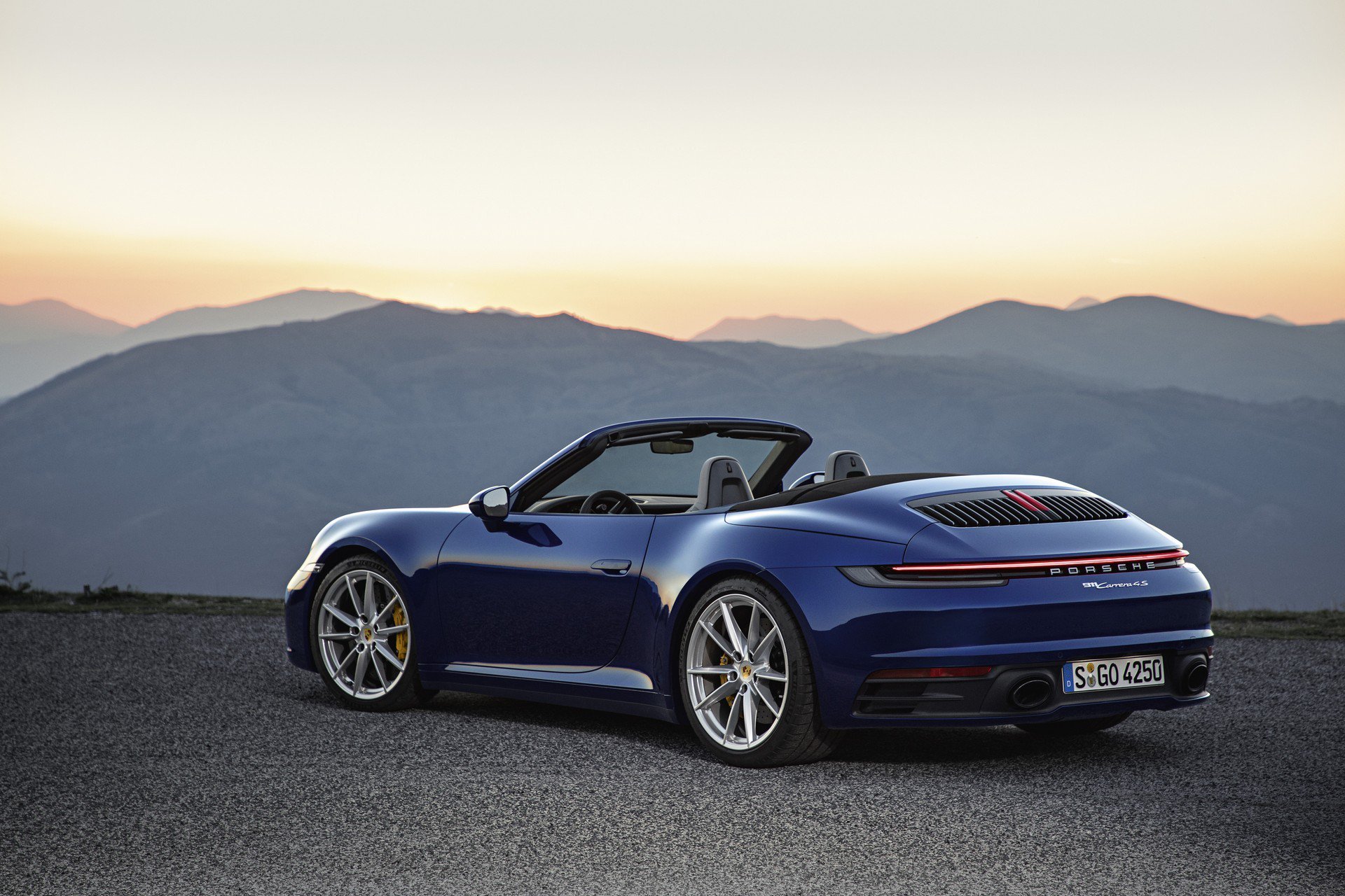 f8776d70-2020-porsche-911-convertible-6.jpg