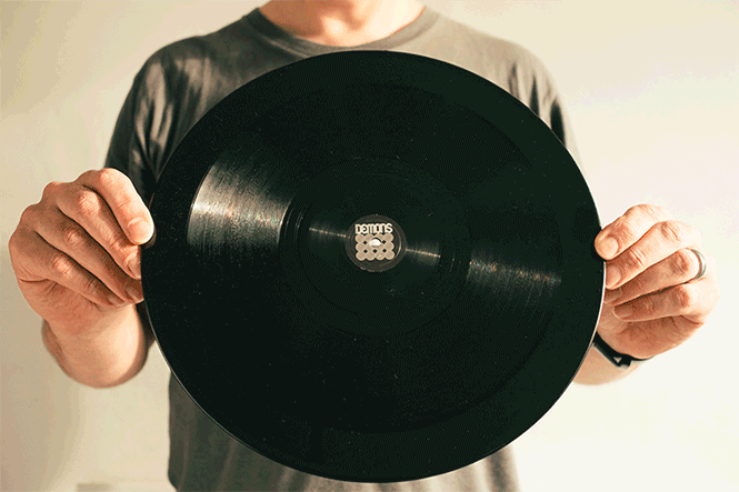 tinhte-odd-size-vinyl-6.gif