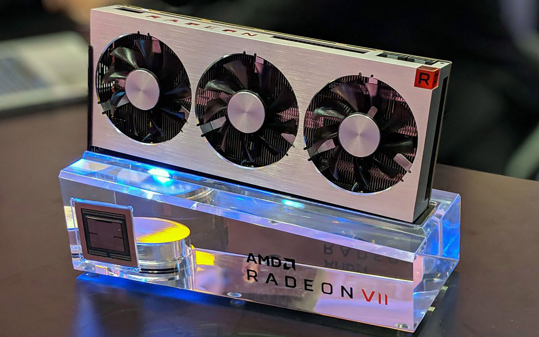 Radeon 7 купить. Видеокарты AMD Radeon VII. AMD Radeon Vega VII. Vega 7 видеокарта. AMD Radeon VII 16gb.