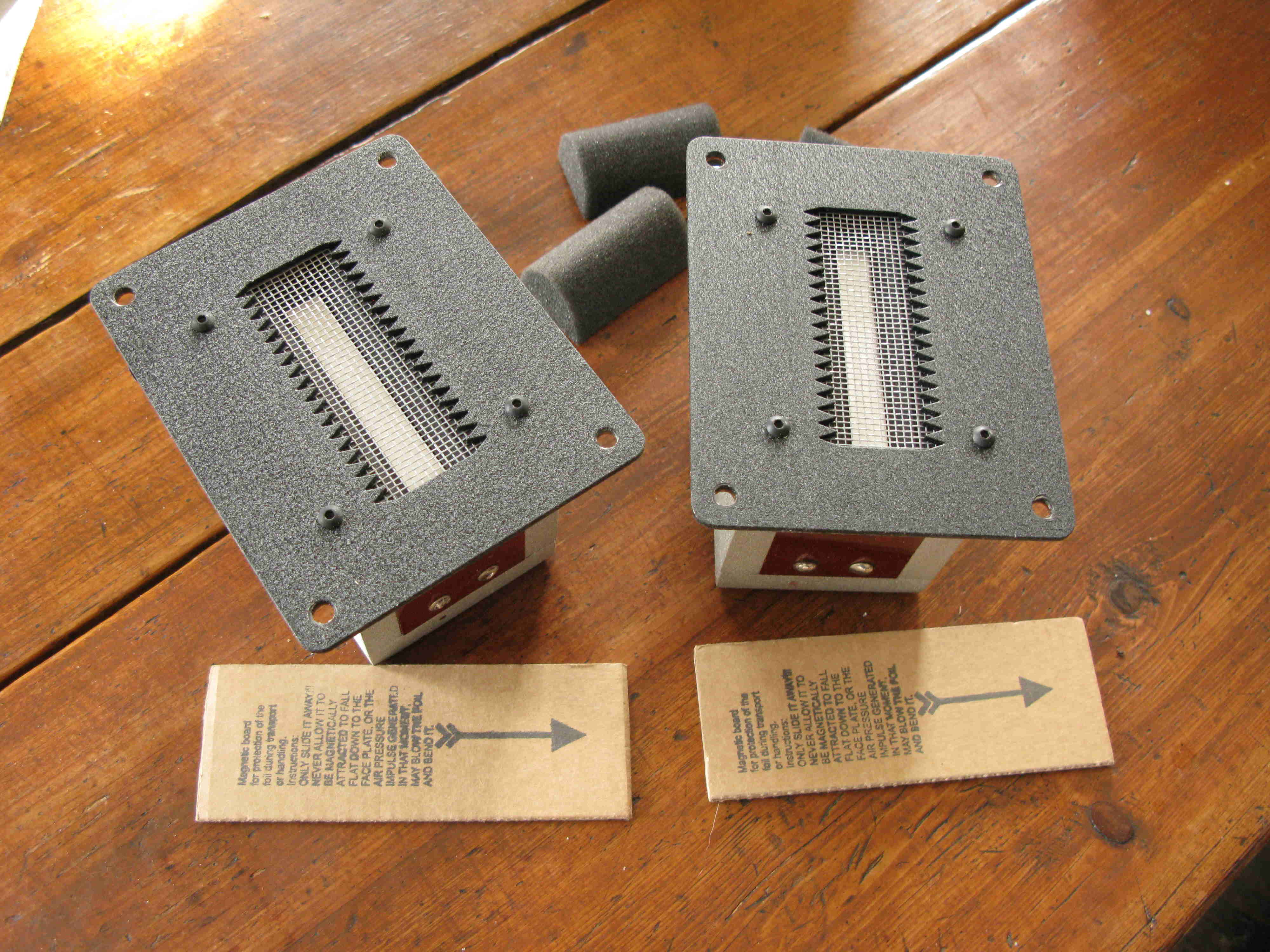 tinhte_ribbon_tweeter_speakers.jpg