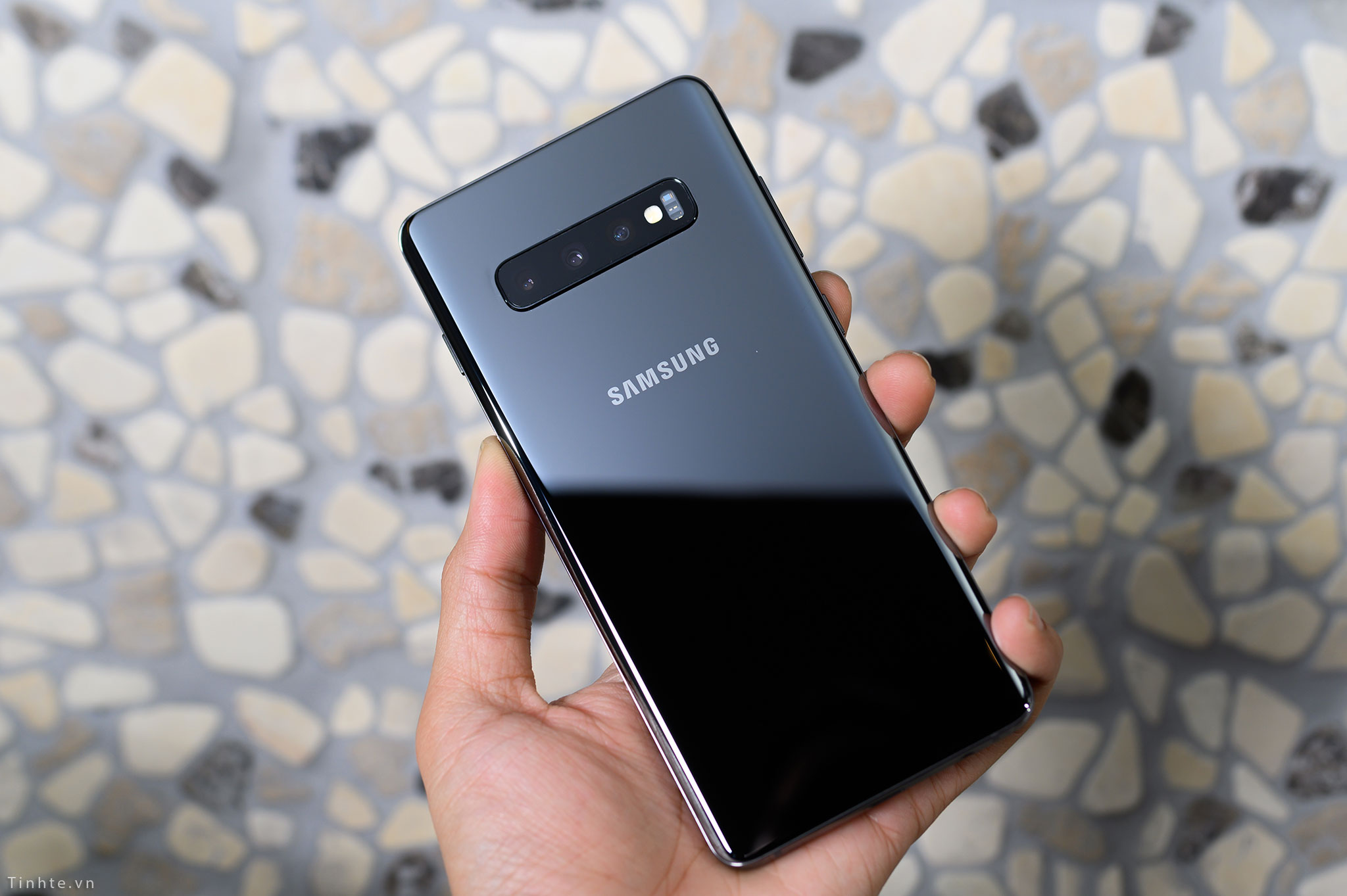 Samsung_Galaxy_S10+_tinhte_5.jpg