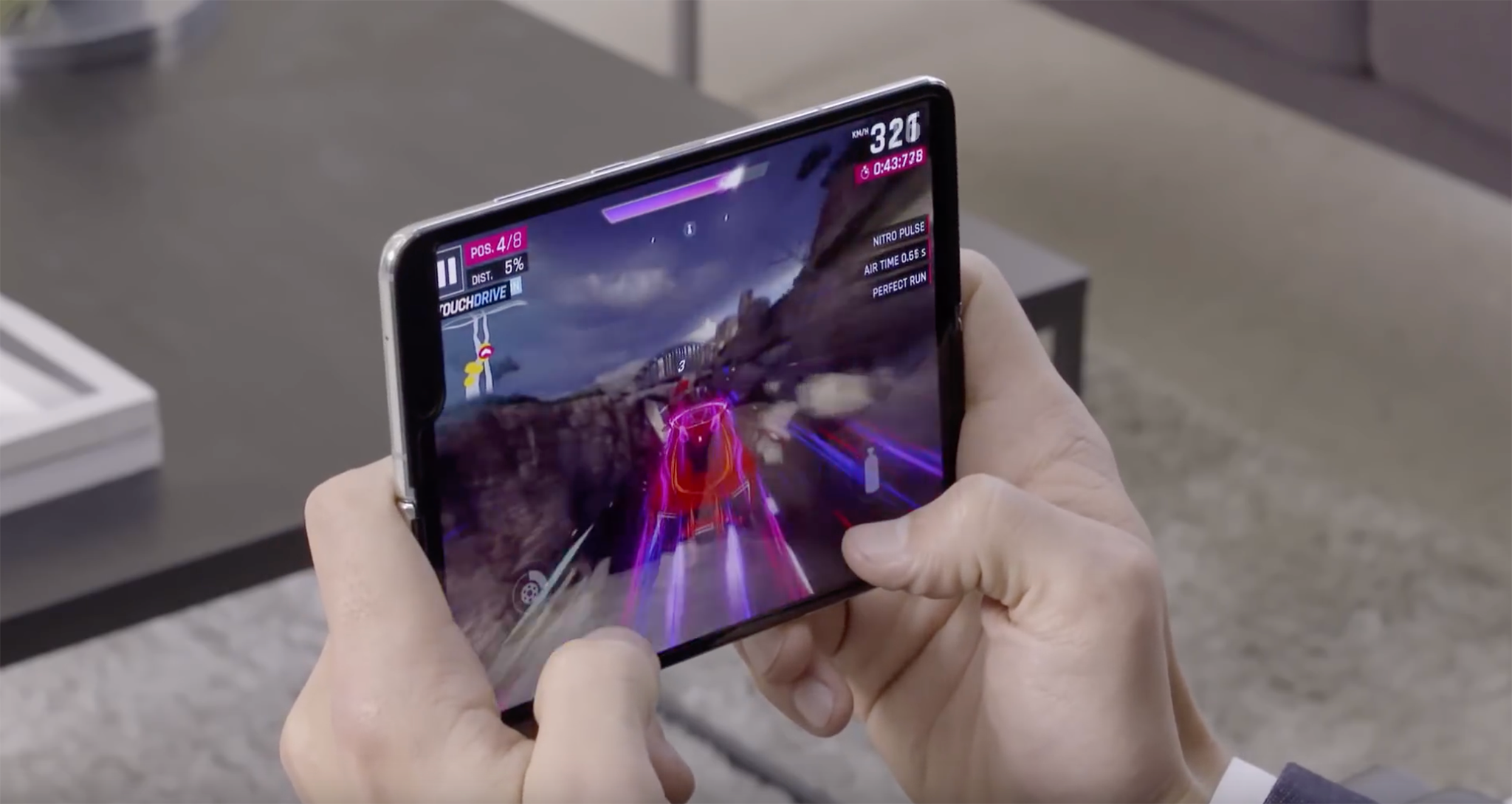 Samsung_Galaxy_Fold_video_tinhte_14.png