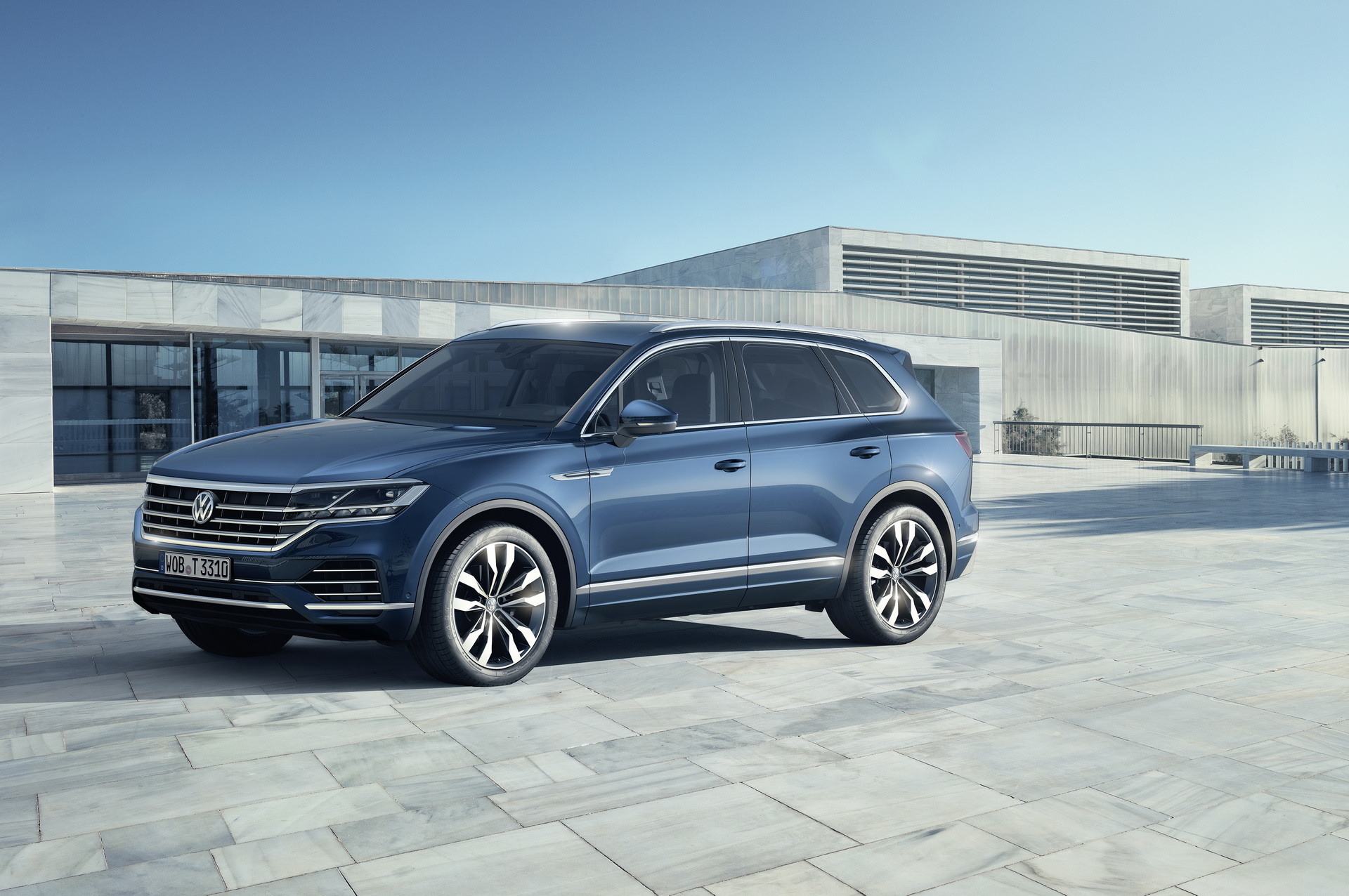 2019-VW-Touareg-13-1.jpg