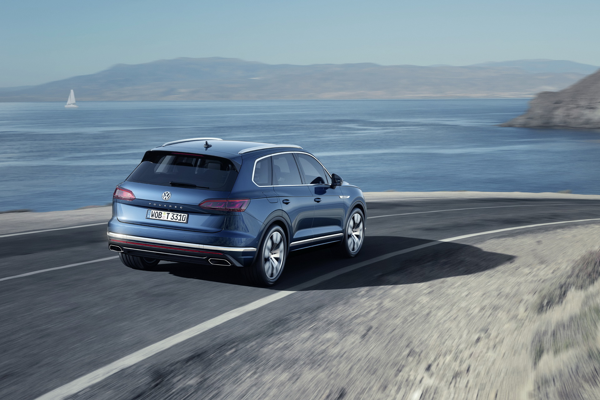 2019-VW-Touareg-18-1.jpg