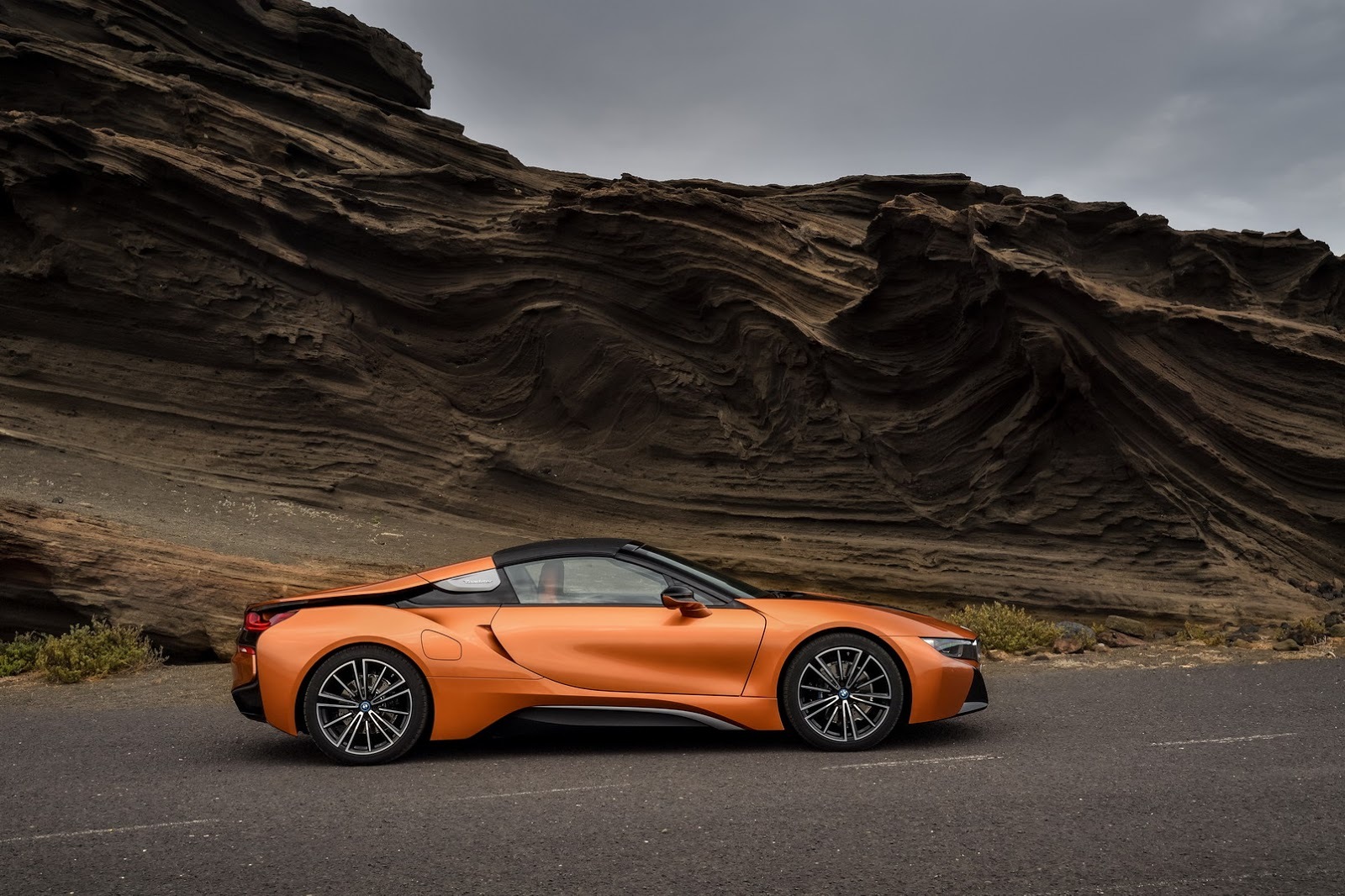 4185757_2019-BMW-i8-Roadster-Coupe-50.jpg