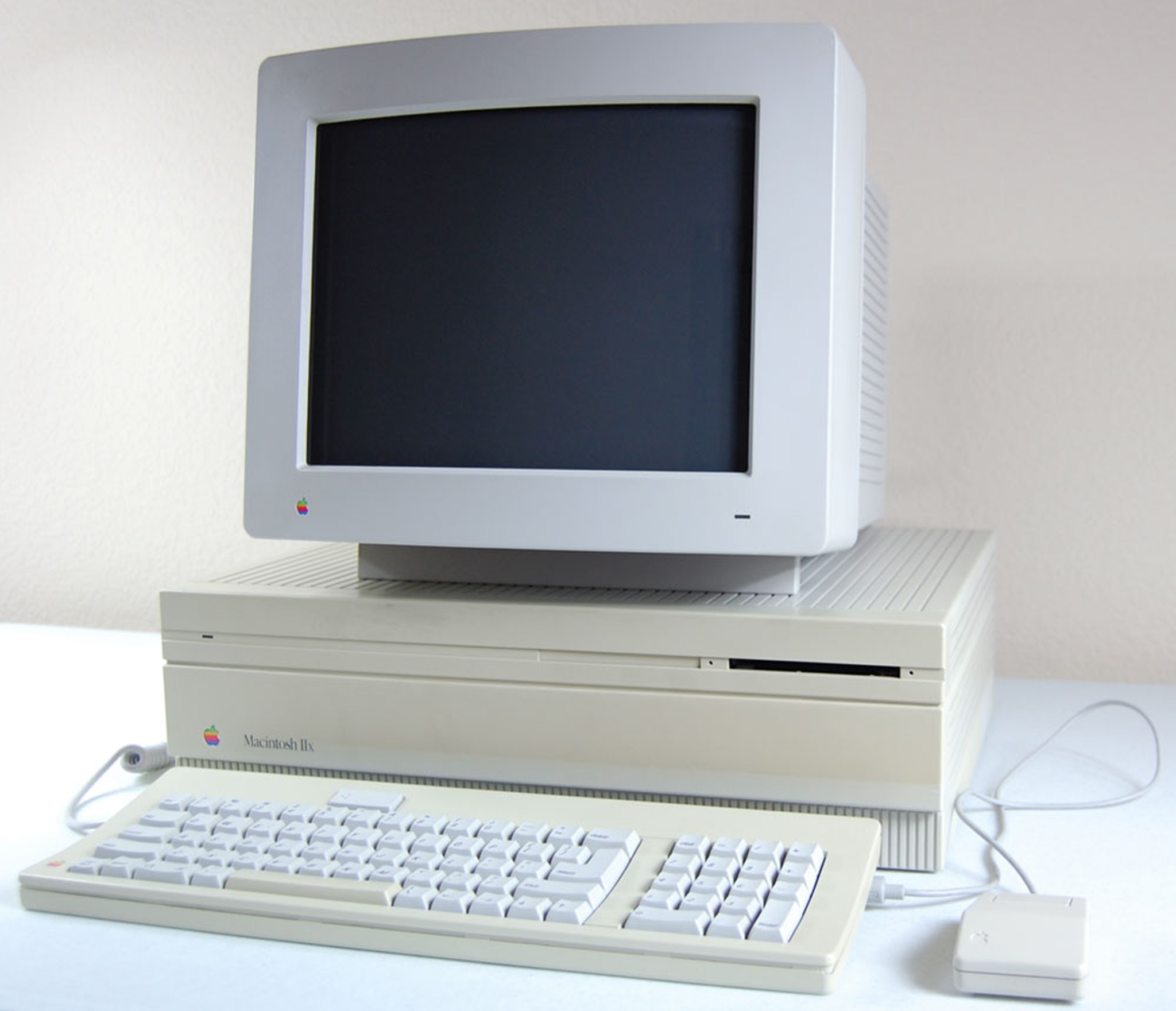 Старый пк. Макинтош компьютер Apple. Макинтош компьютер Apple 1990. Apple Macintosh IIFX. 1990 Год. Apple Macintosh 2.