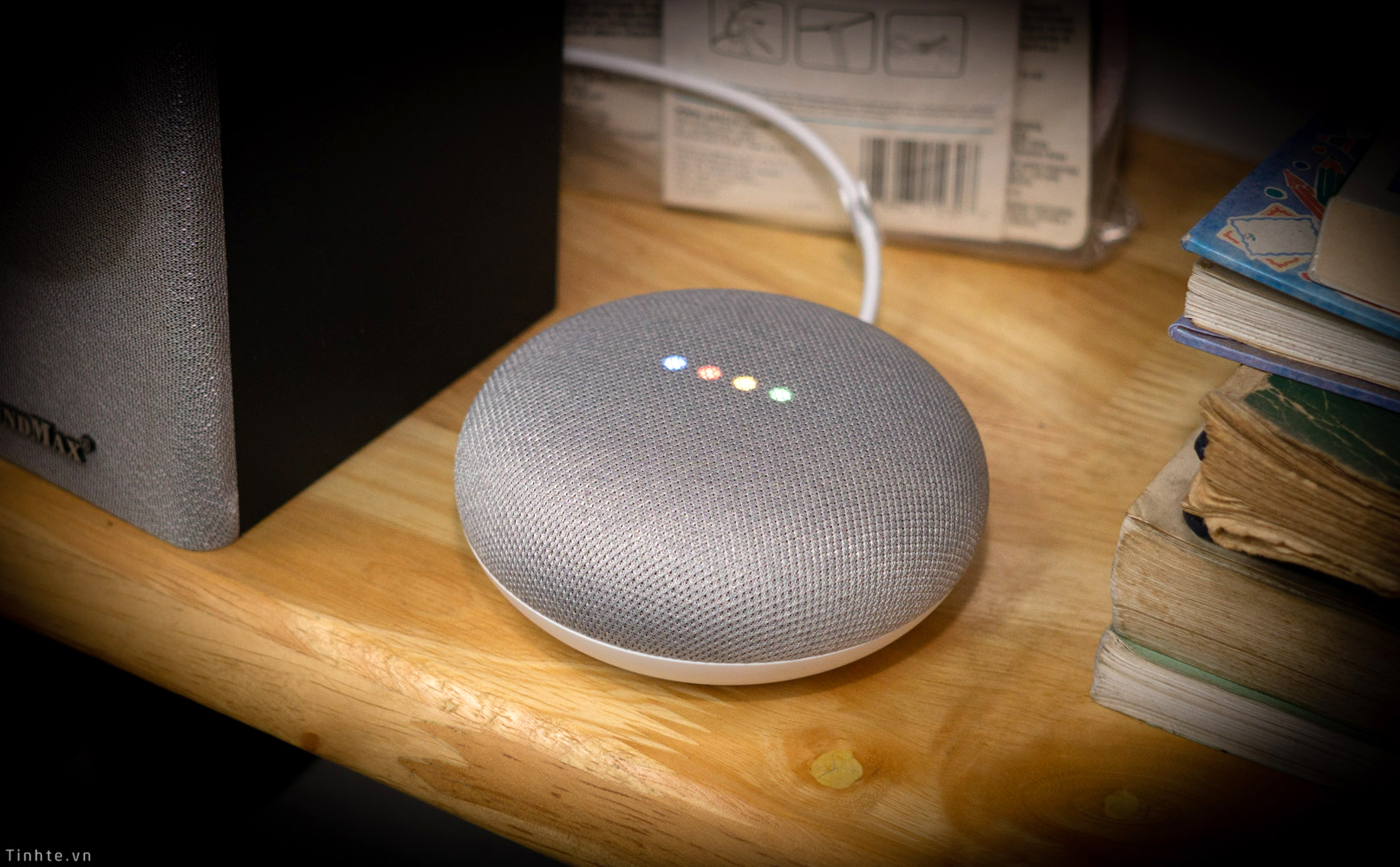 Google Home Mini: Google Home Mini là trợ lý ảo thông minh giúp kiểm soát thiết bị trong nhà của bạn chỉ qua giọng nói. Sản phẩm đã được cập nhật nhiều tính năng mới, đem lại trải nghiệm tuyệt vời cho người dùng. Bạn sẽ dễ dàng điều khiển âm nhạc, đèn chiếu sáng hay xem tin tức, thời tiết thông qua Google Home Mini.