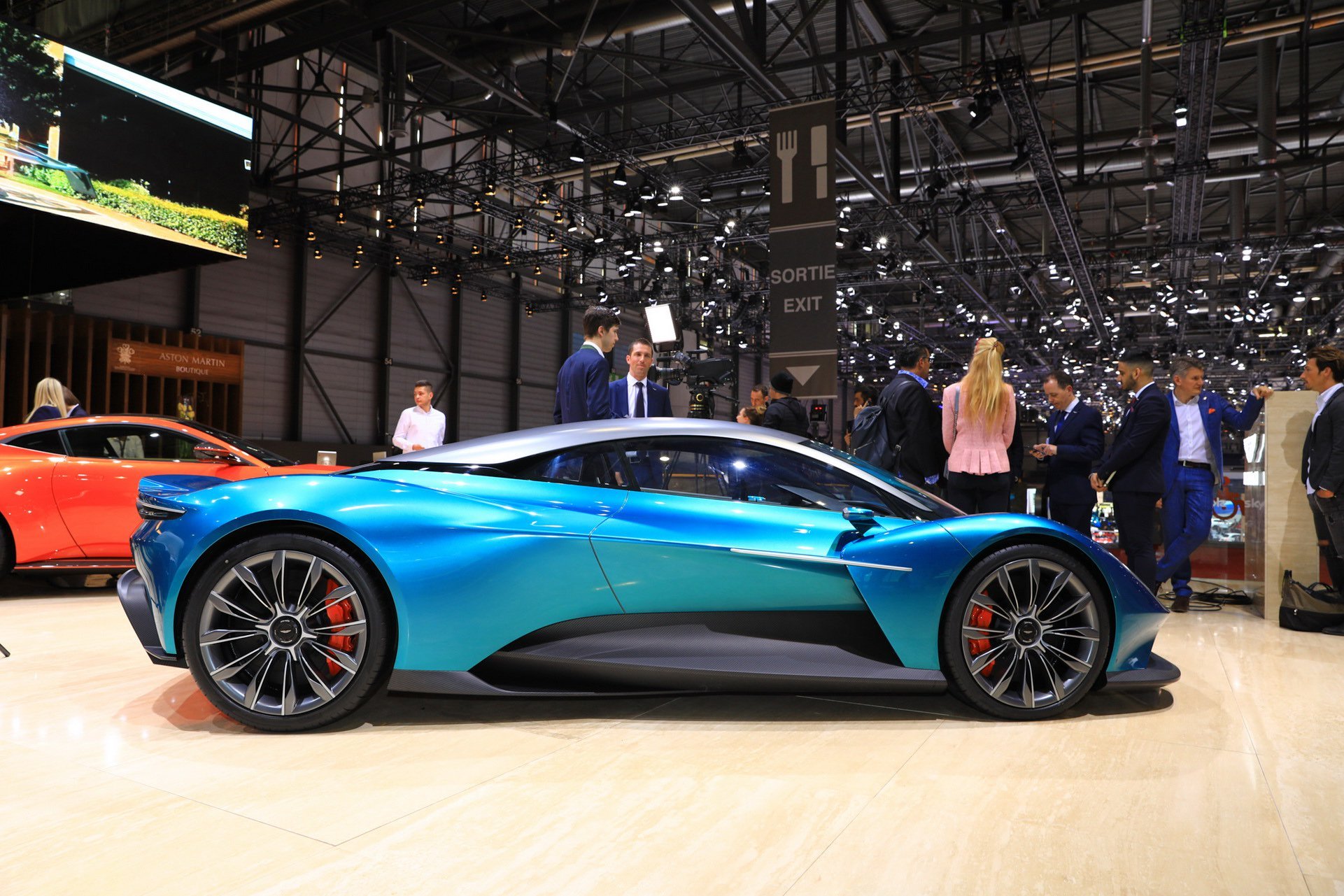 aston-martin-vanquish-vision-concept-18.jpg