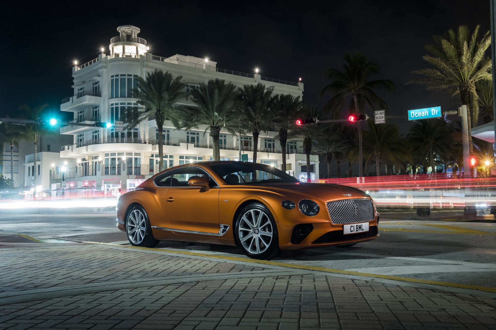 bentley-continental-gt-v8-launched-7.jpg