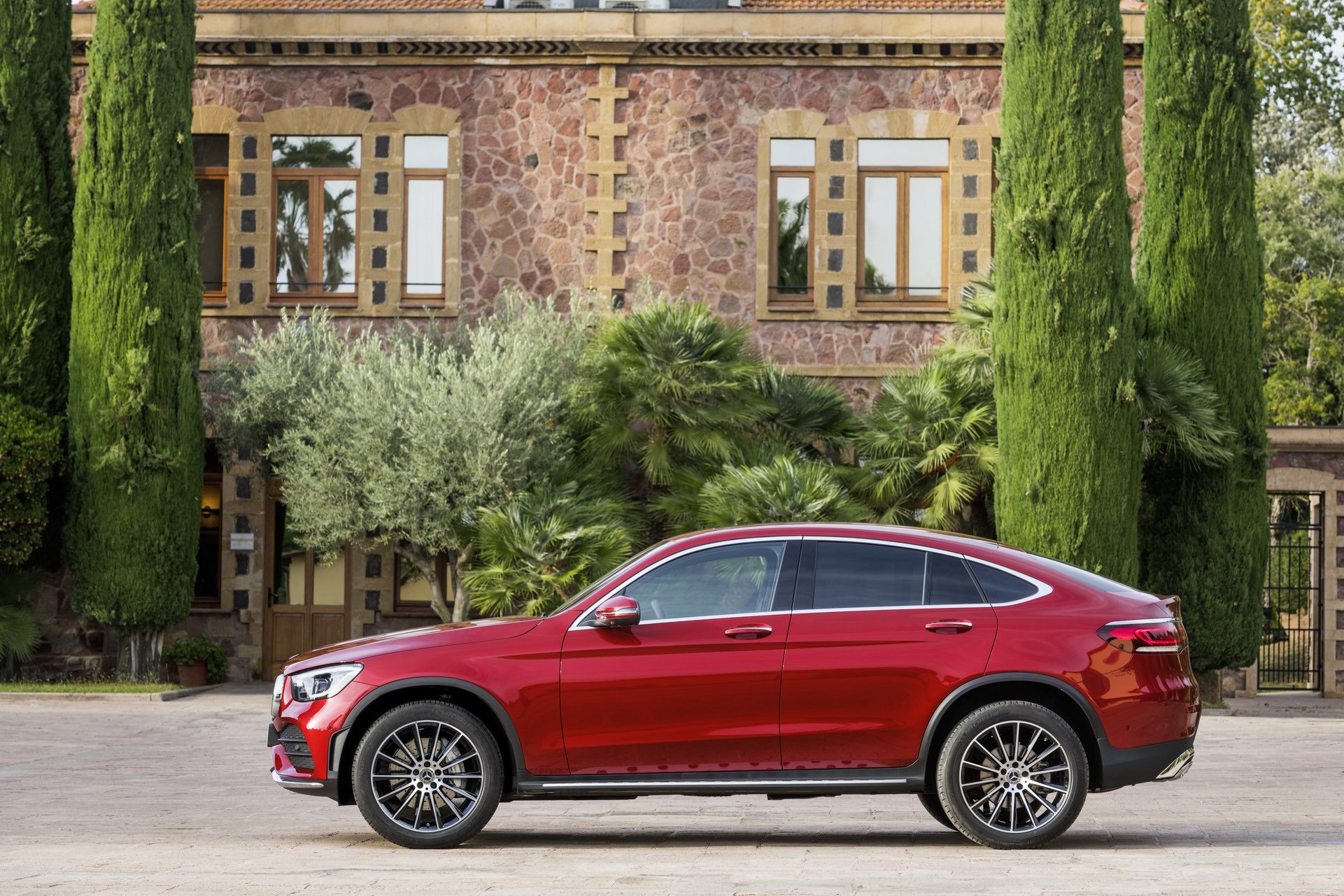 2020-mercedes-benz-glc-coupe-16.jpg