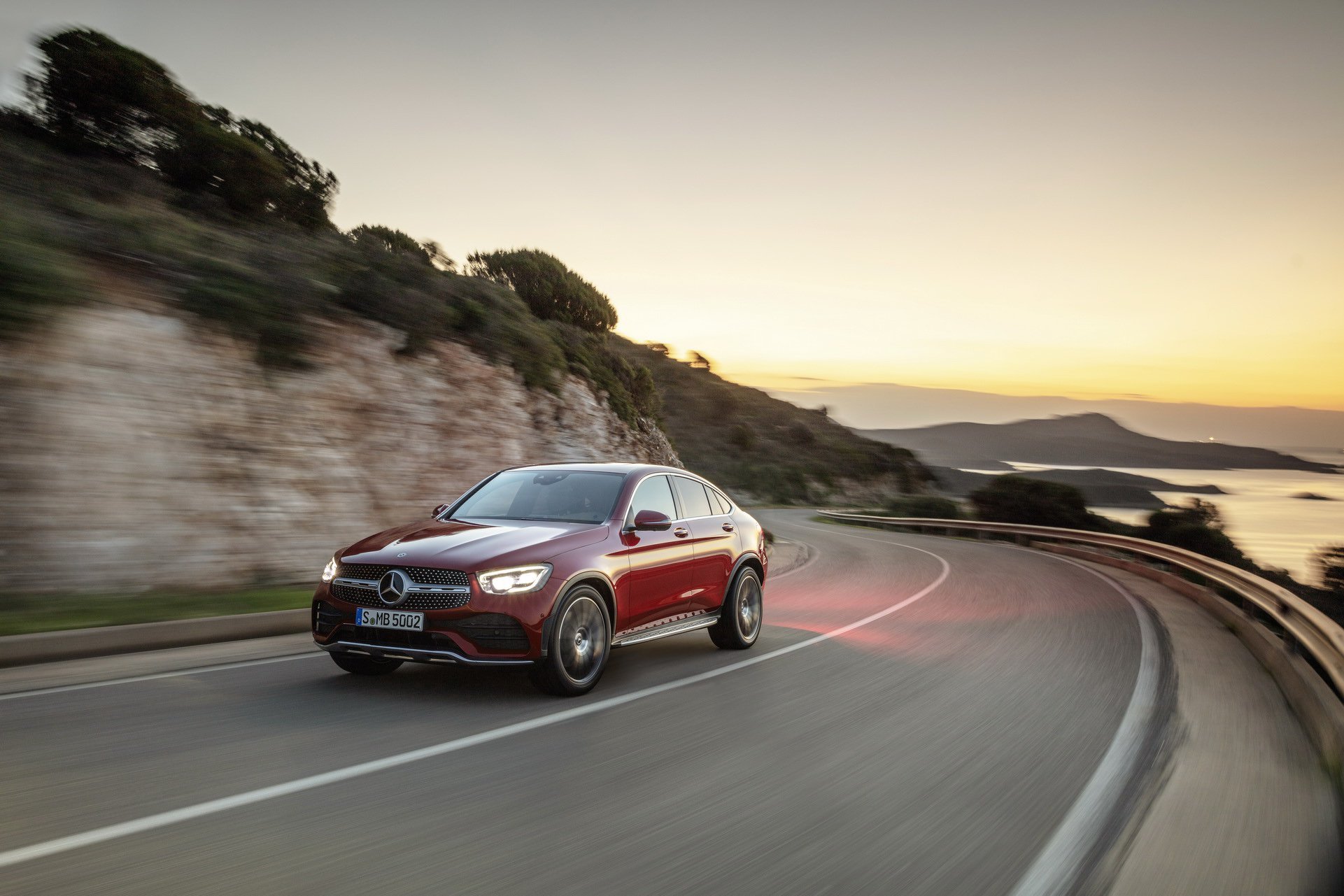 2020-mercedes-benz-glc-coupe-19.jpg