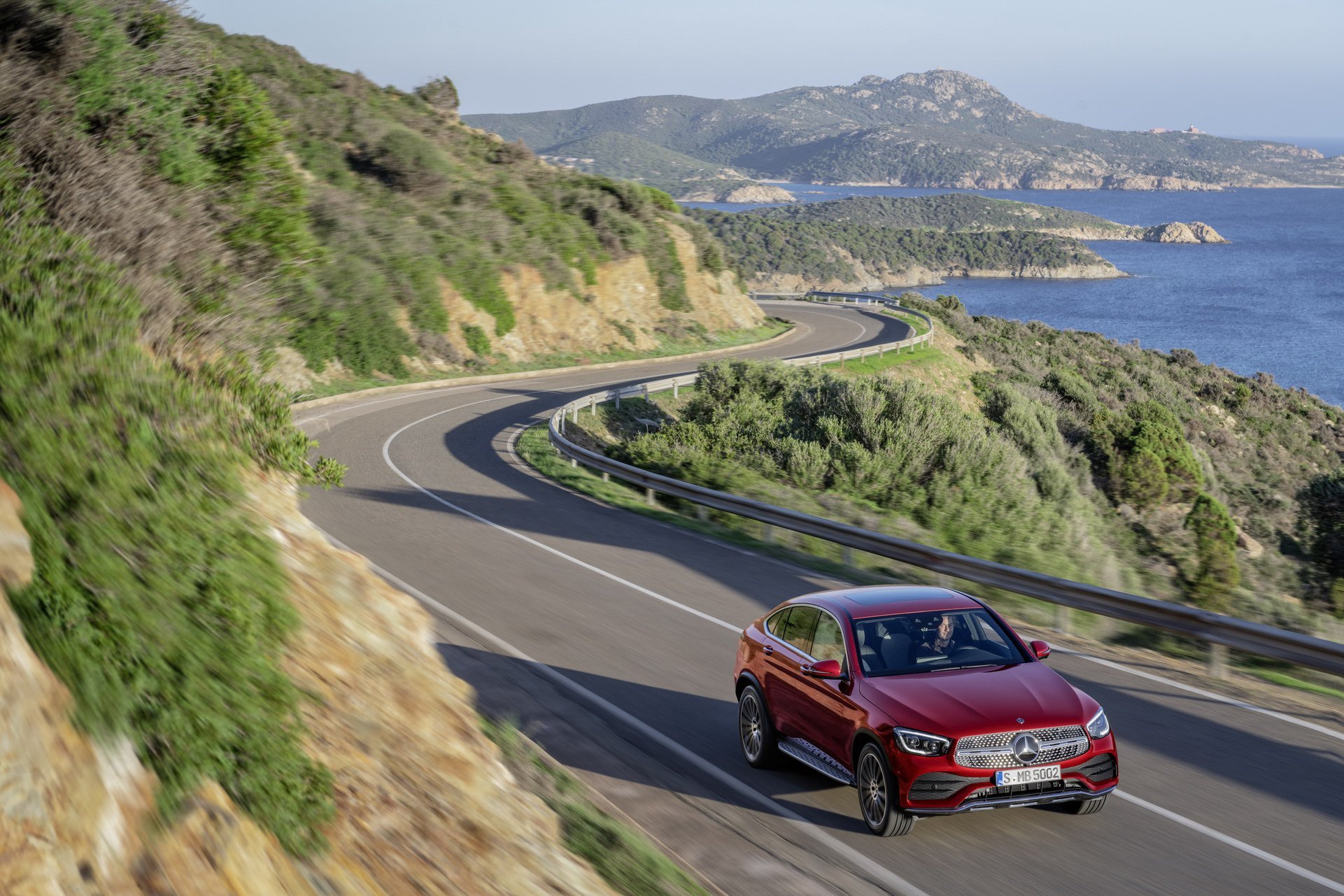 2020-mercedes-benz-glc-coupe-24.jpg