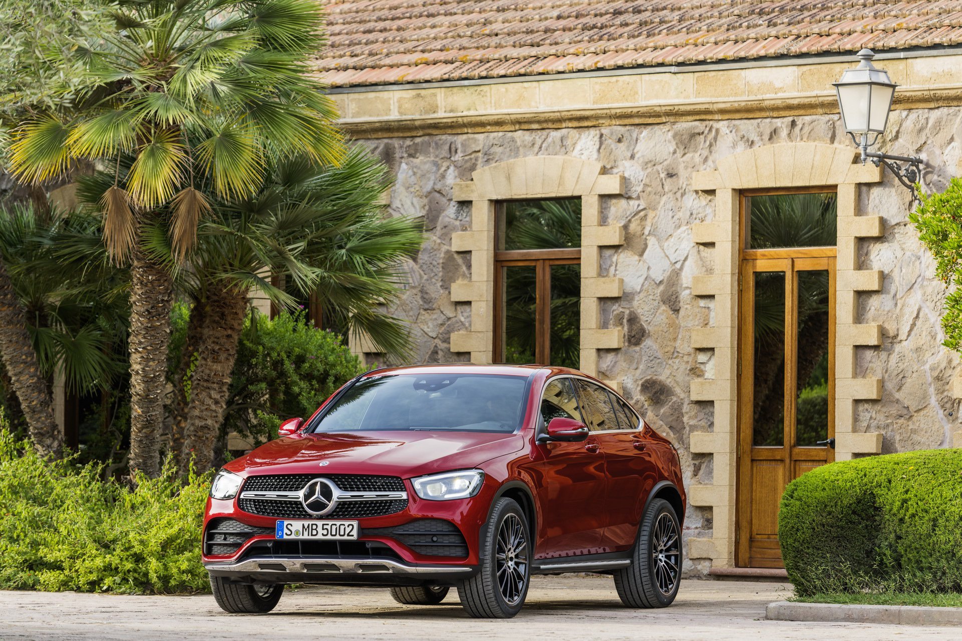 2020-mercedes-benz-glc-coupe-25.jpg