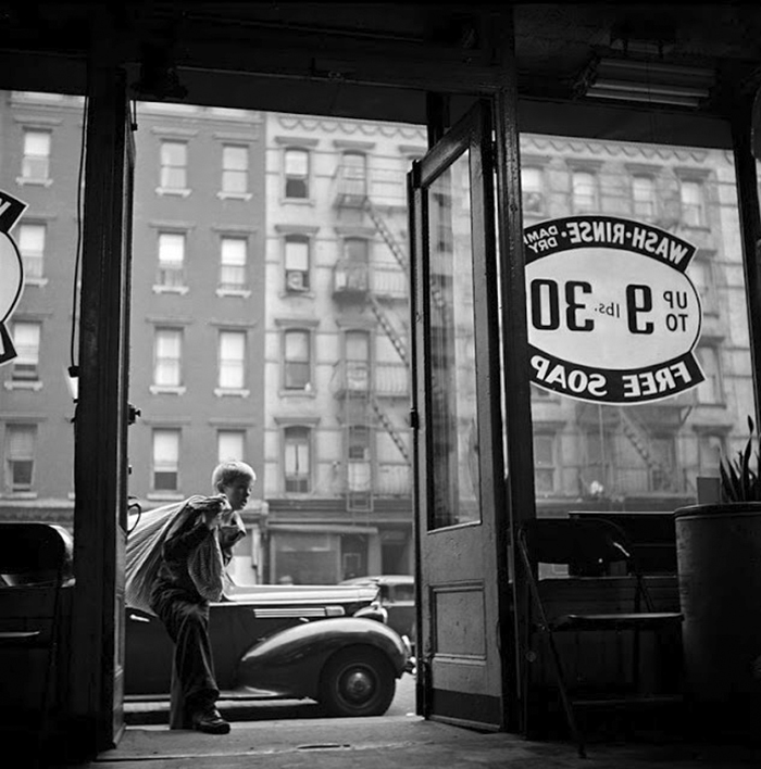 59ad111851e49-vintage-photographs-new-york-street-life-stanley-kubrick-59a91f368bb06__700.jpg
