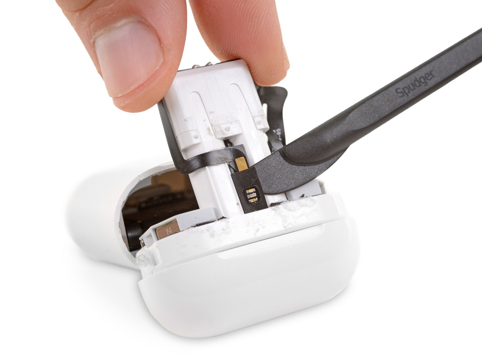 iFixit_mổ_bụng_airpods_2_tinhte_11.jpg