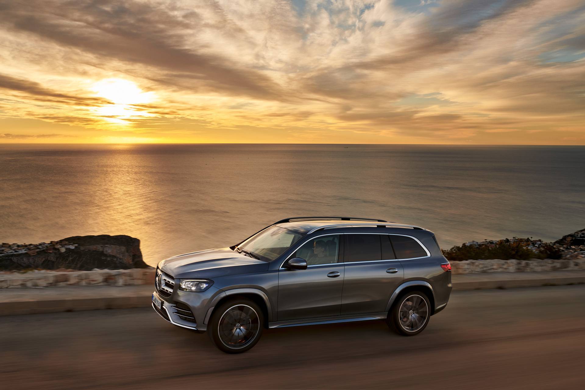 2020-mercedes-benz-gls-8.jpg