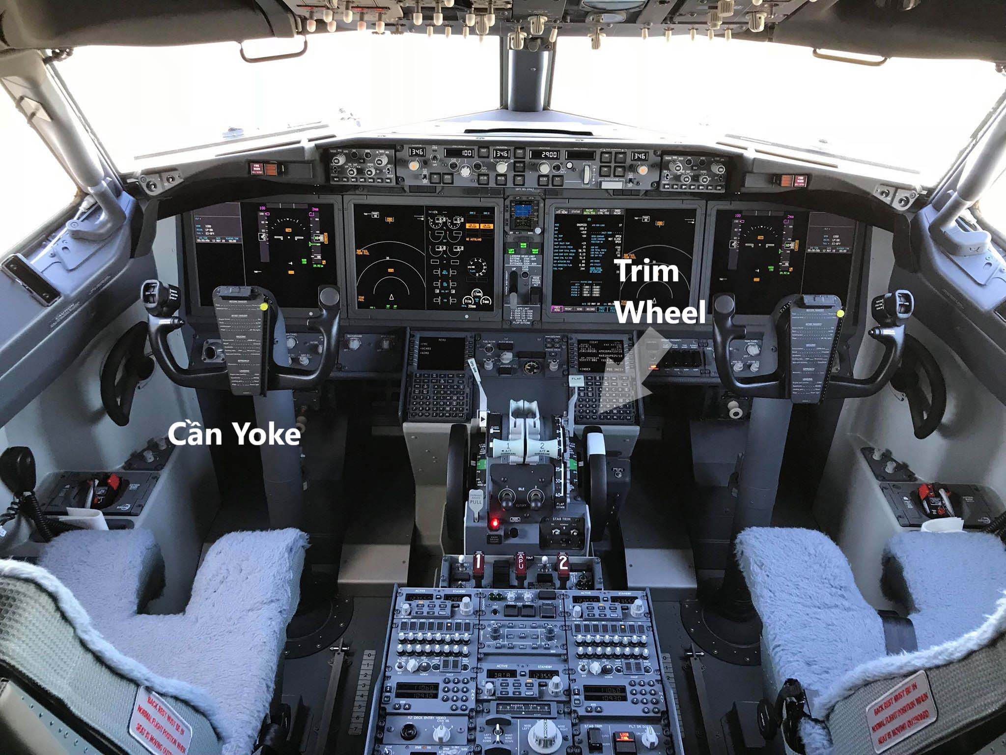 737 MAX Cockpit.jpg