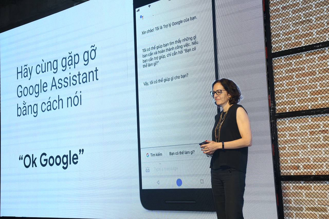 Cô Elin Barnes giới thiệu về Google Assistant tiếng Việt.JPG