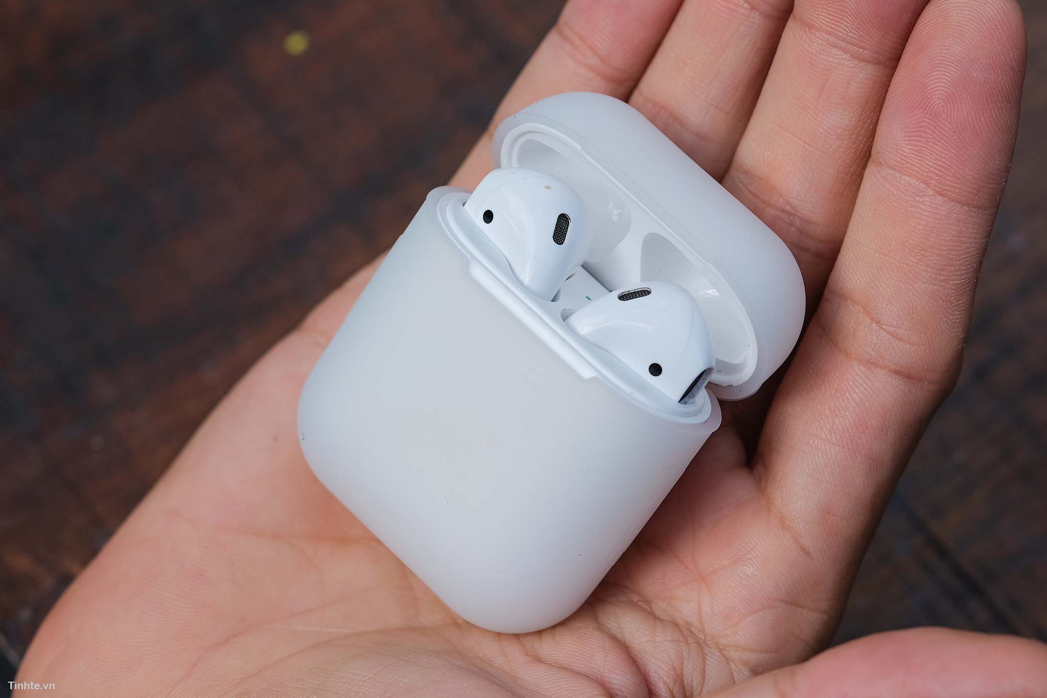 Tinhte_Airpods2.jpg