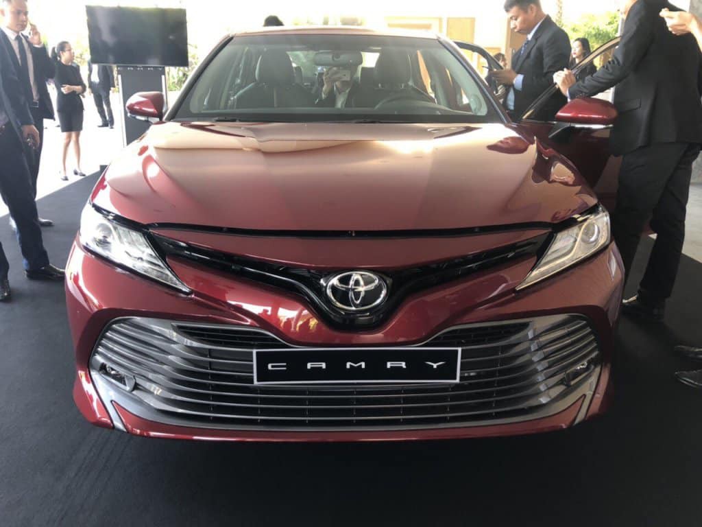 toyota-camry-2019-ve-dai-ly-gia-16-ti-dong1552382837.jpg