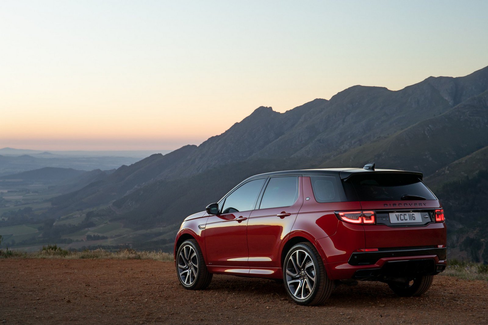 2020-land-rover-discovery-sport-3.jpg