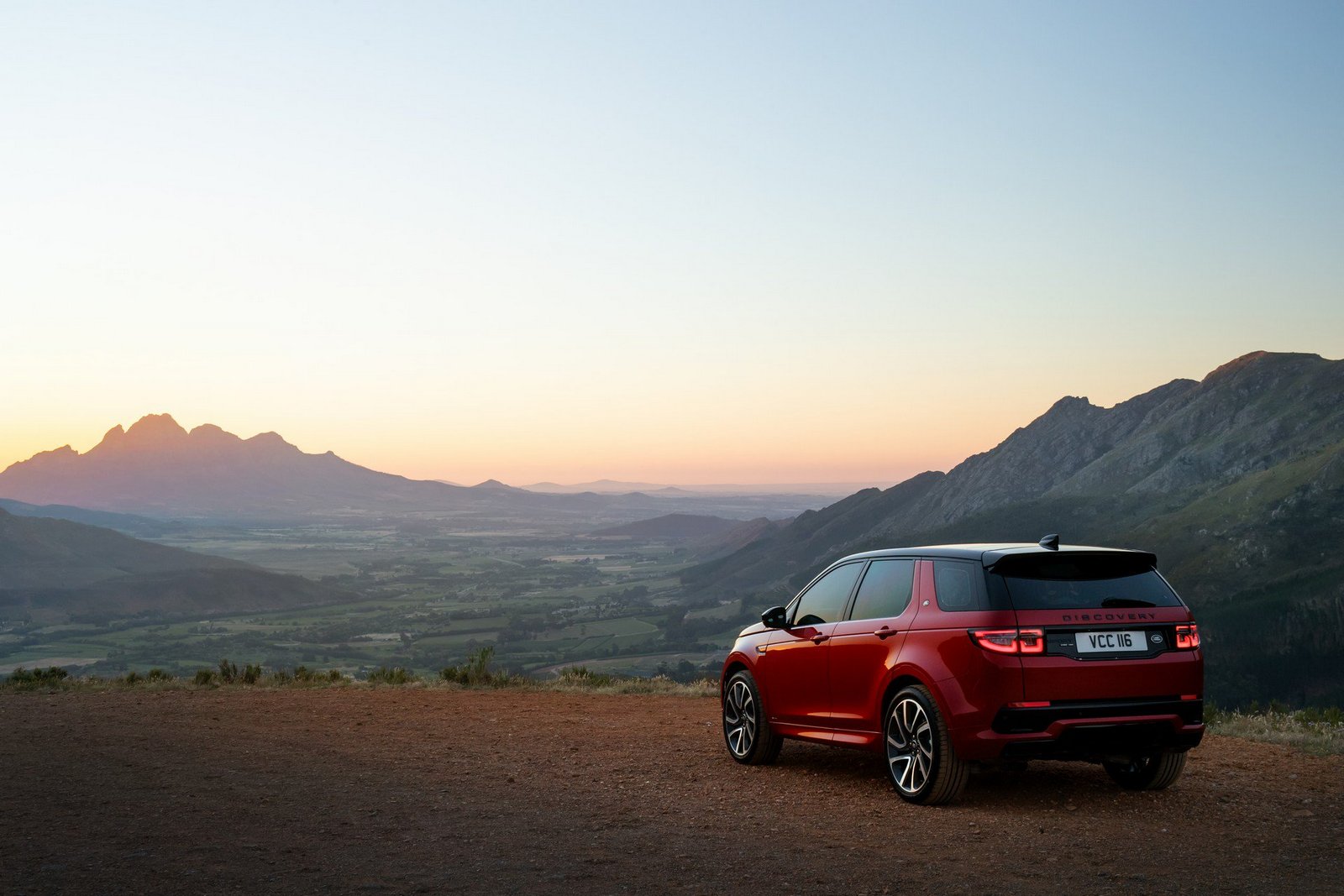 2020-land-rover-discovery-sport-10.jpg