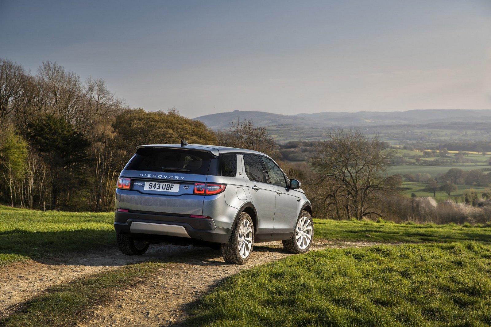 2020-land-rover-discovery-sport-27.jpg