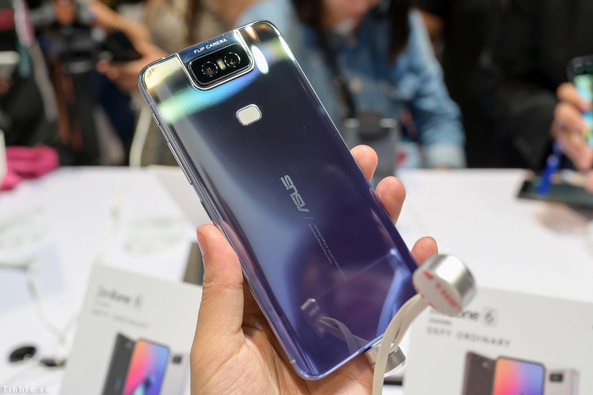 computex19-asuszenfone6-8.jpg