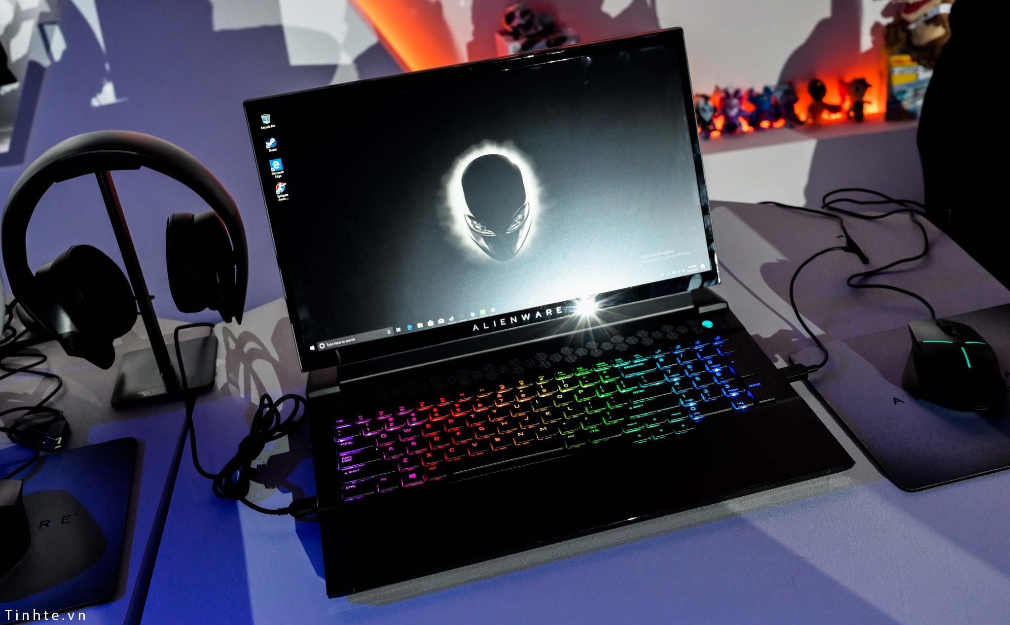 alienwarem15-m17-mới-14.jpg