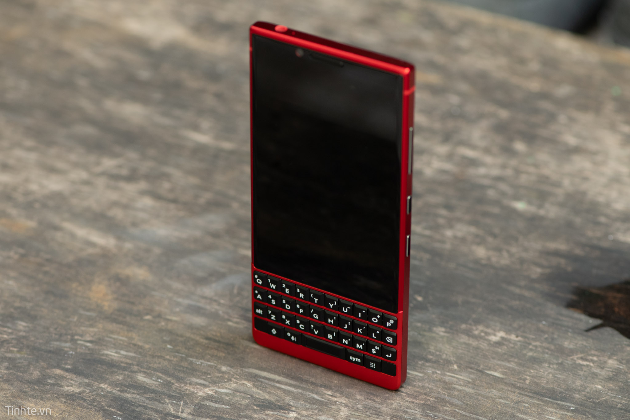 blackberry_key2_red_tinhte_19.jpg