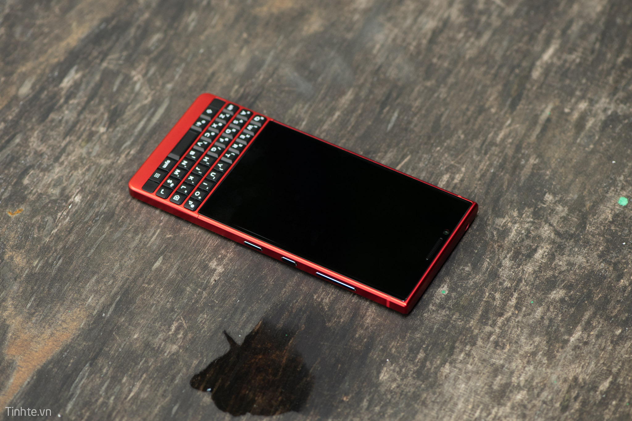 blackberry_key2_red_tinhte_21.jpg