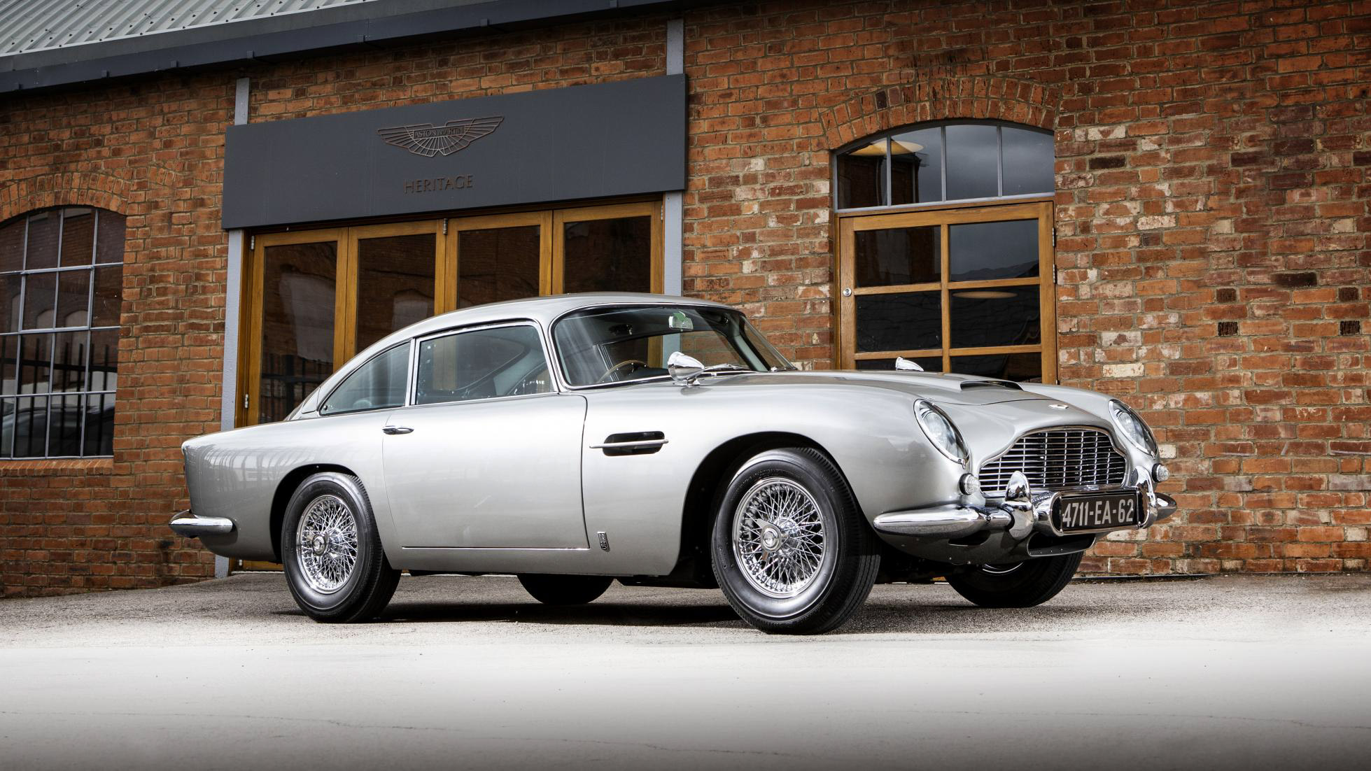 ban_dau_gia_aston_martin_DB54.jpg